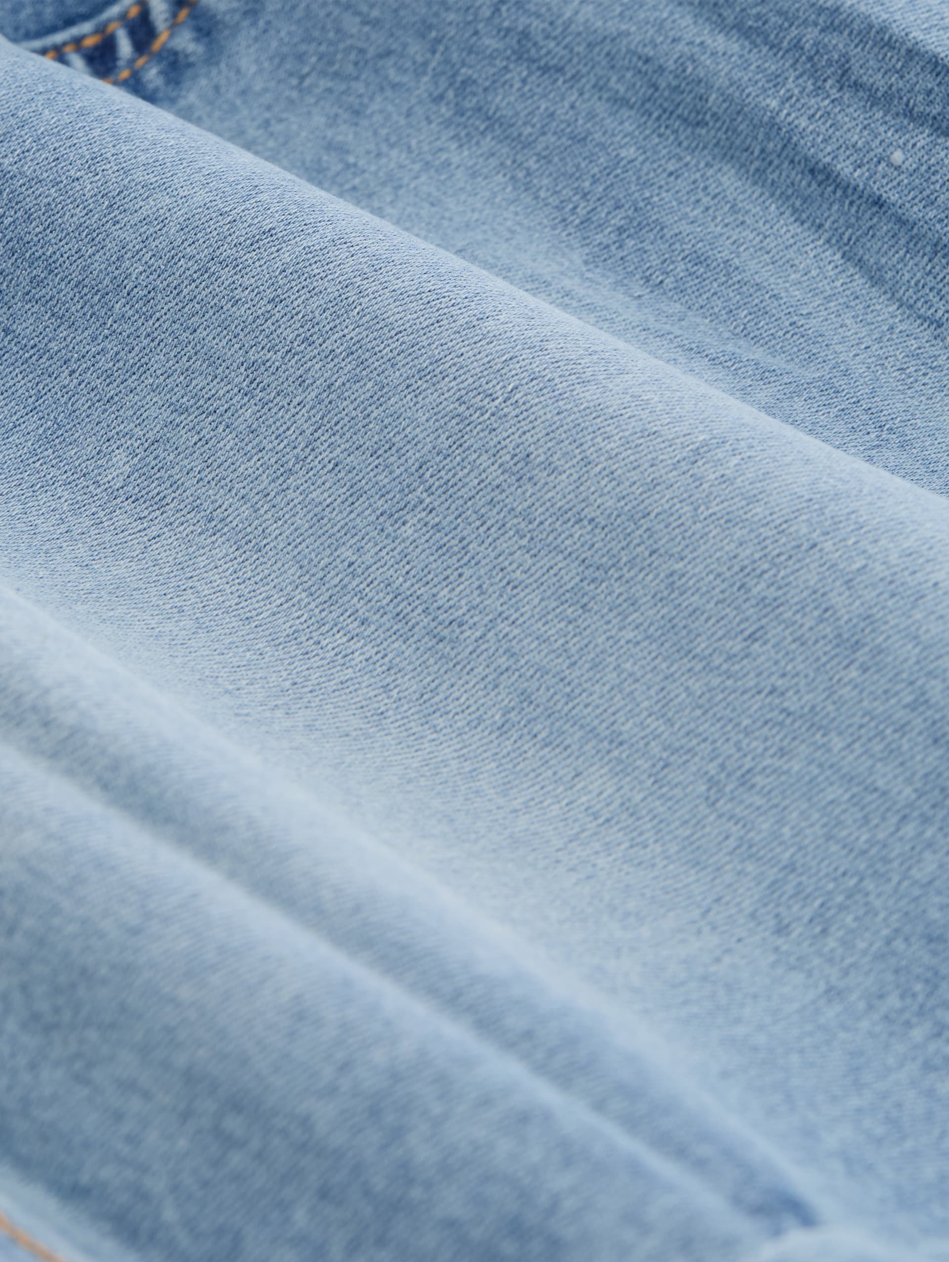 TTLENE SLIM Bermuda Jeans Shorts mit hohem Stretch - Used Light Stone Blue Denim - Material-Ansicht