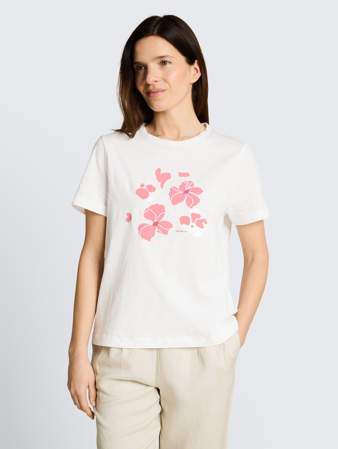 T-Shirt mit Print - Whisper White - Ausschnitt Model-Vorderansicht