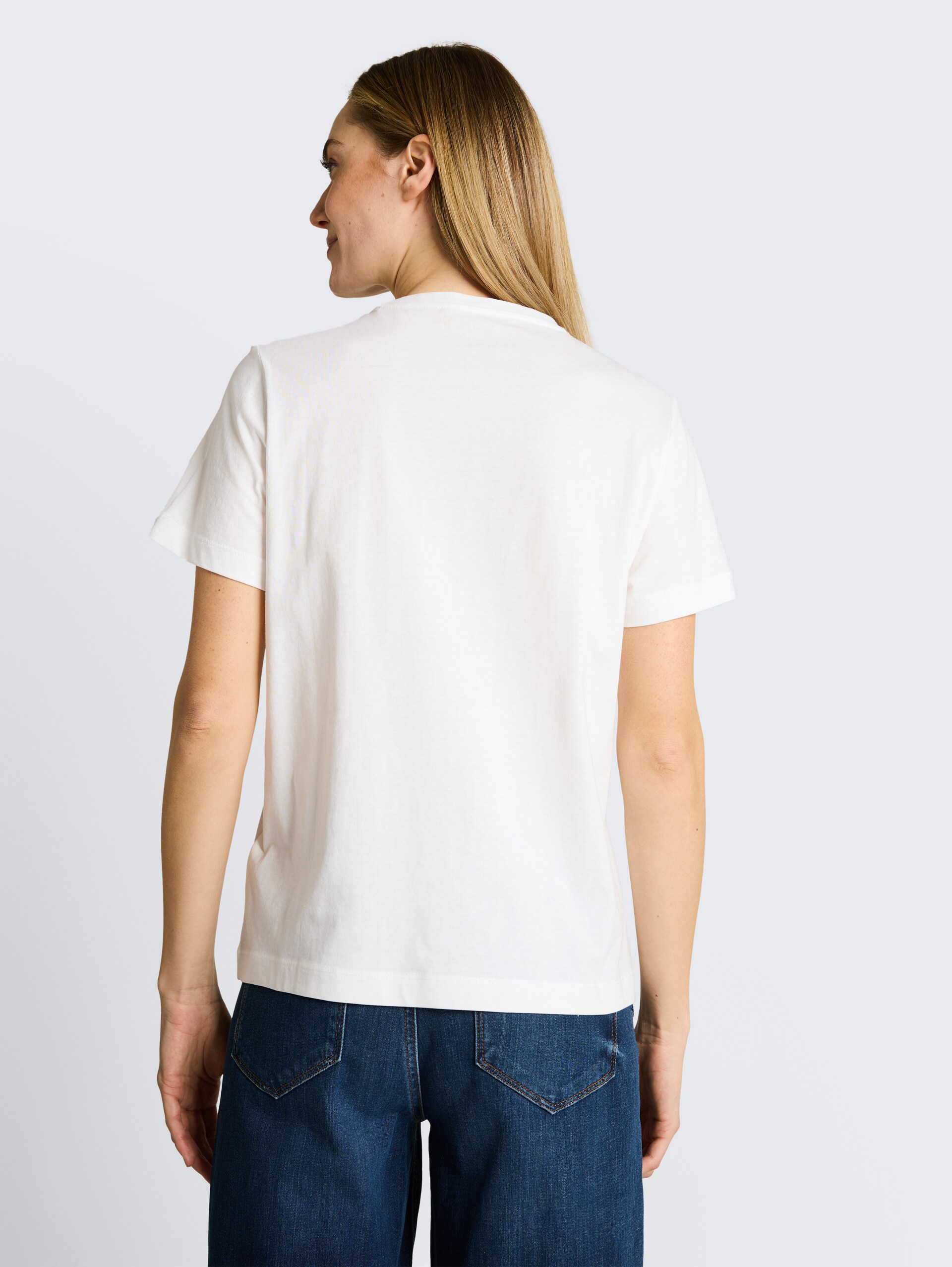 T-shirt met print - off white - Neklijn model-achteraanzicht