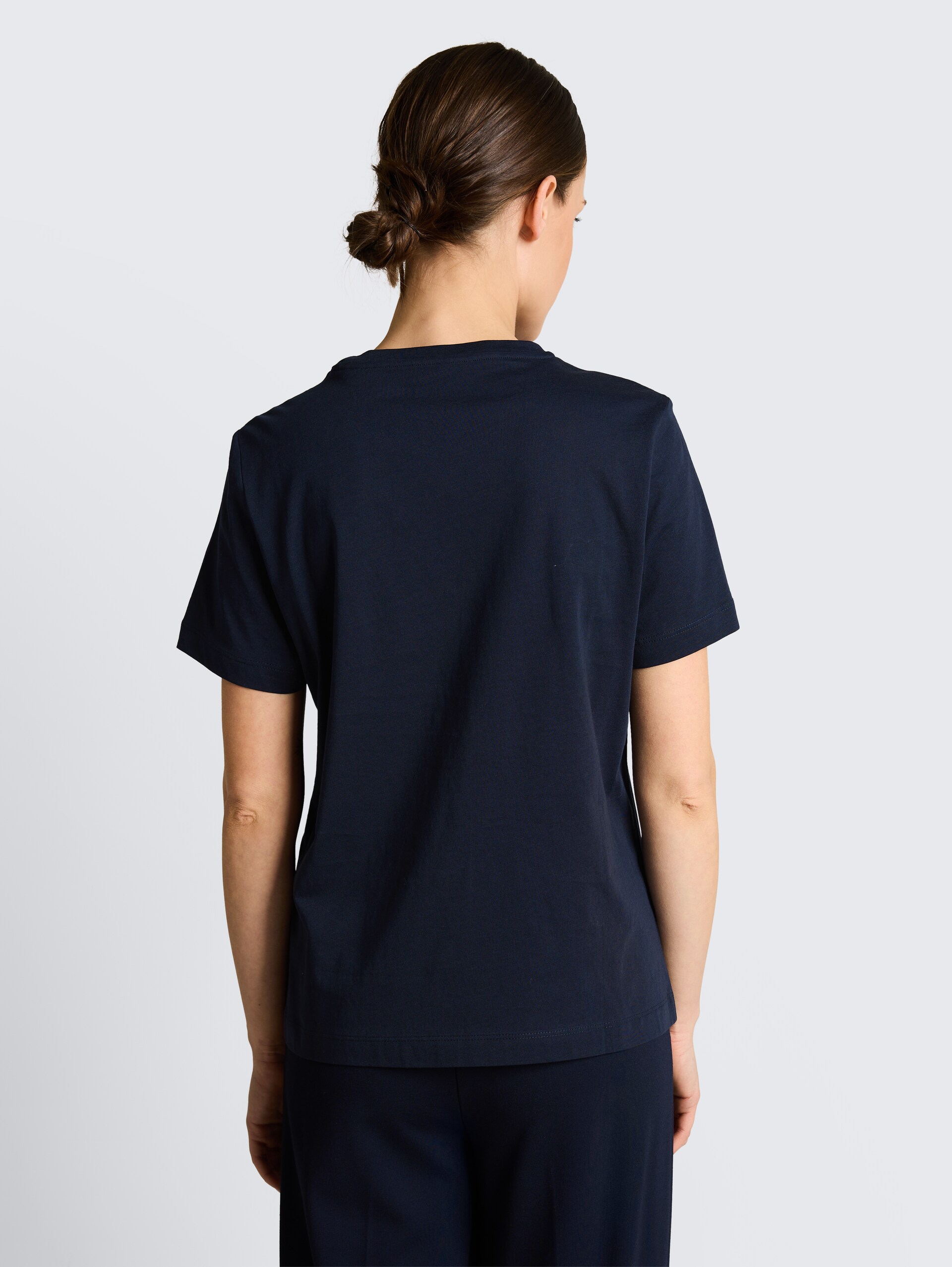 T-shirt with print - sky captain blue - Neckline model-back view