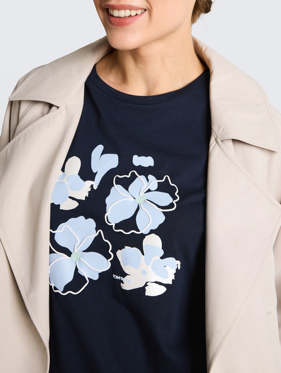 T-Shirt mit Print - sky captain blue - Detail-Model-Ansicht