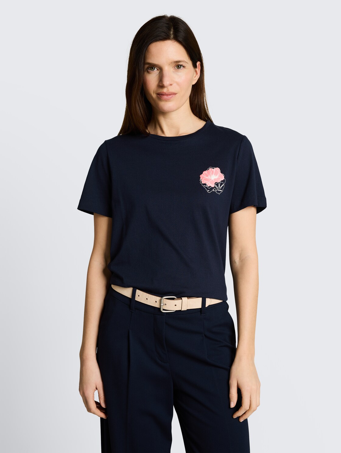 T-Shirt mit Print - Lunar Eclipse - Ausschnitt Model-Vorderansicht