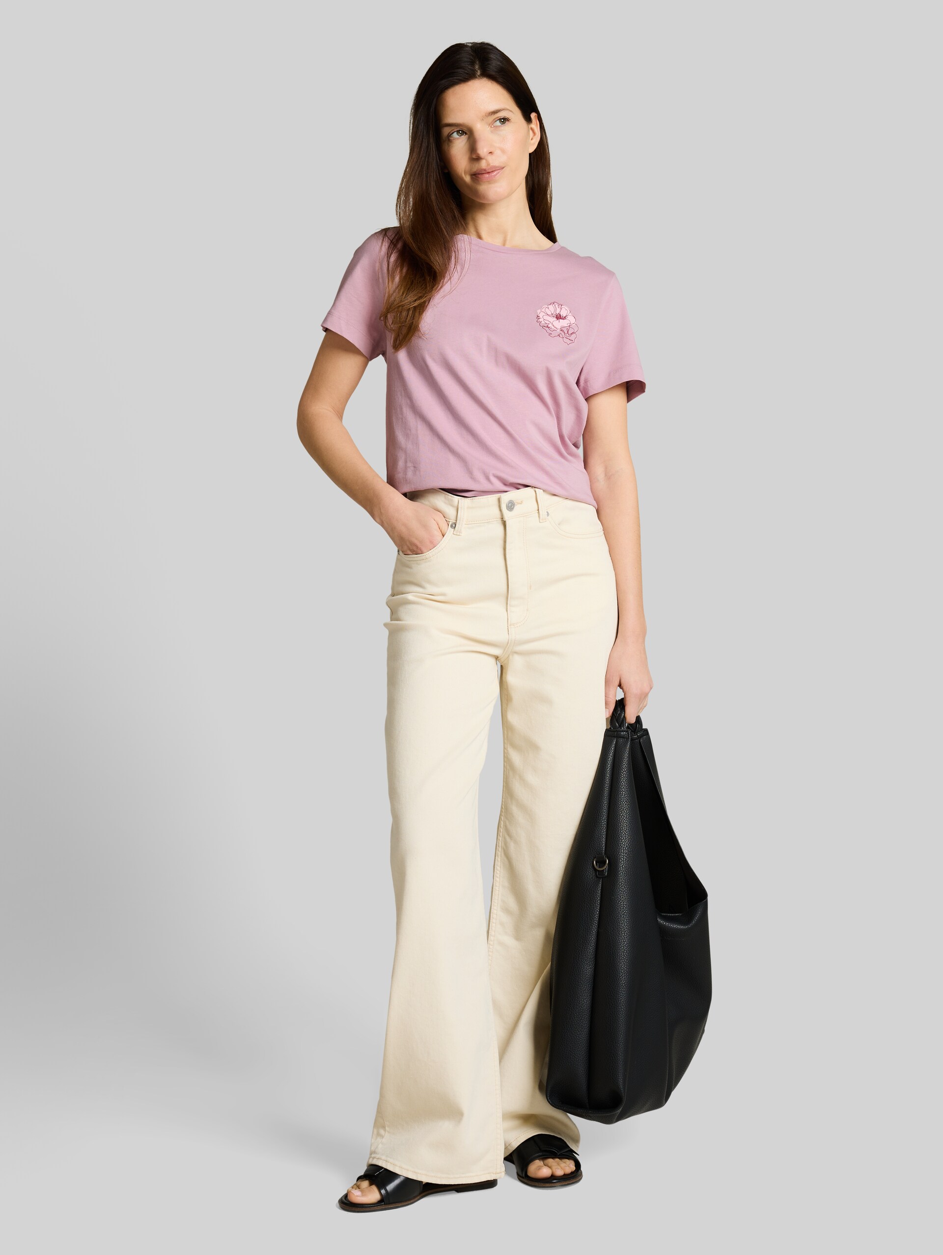 T-shirt with print - light elderberry - Model front view