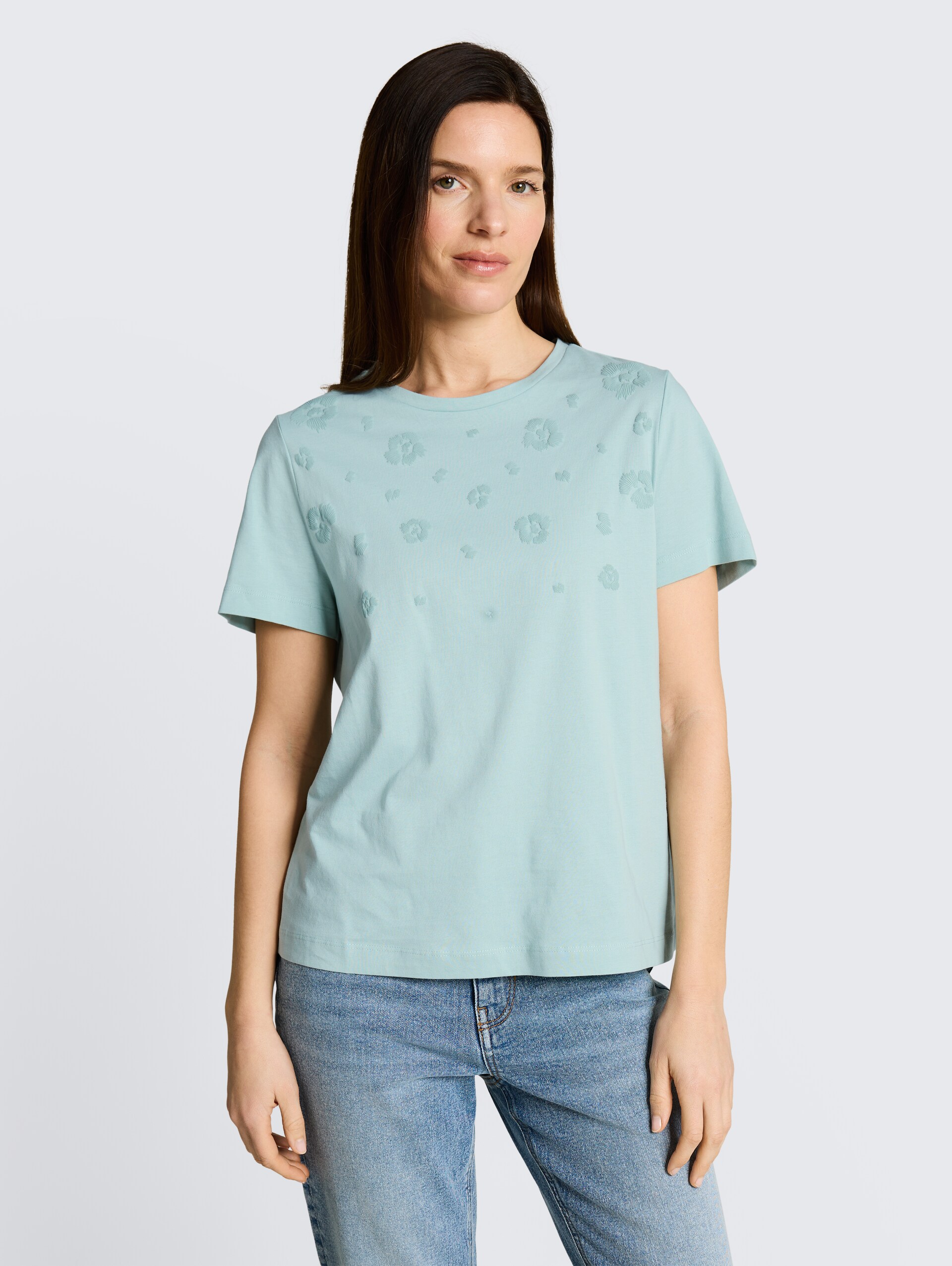 T-Shirt mit Print - blue haze - Ausschnitt Model-Vorderansicht