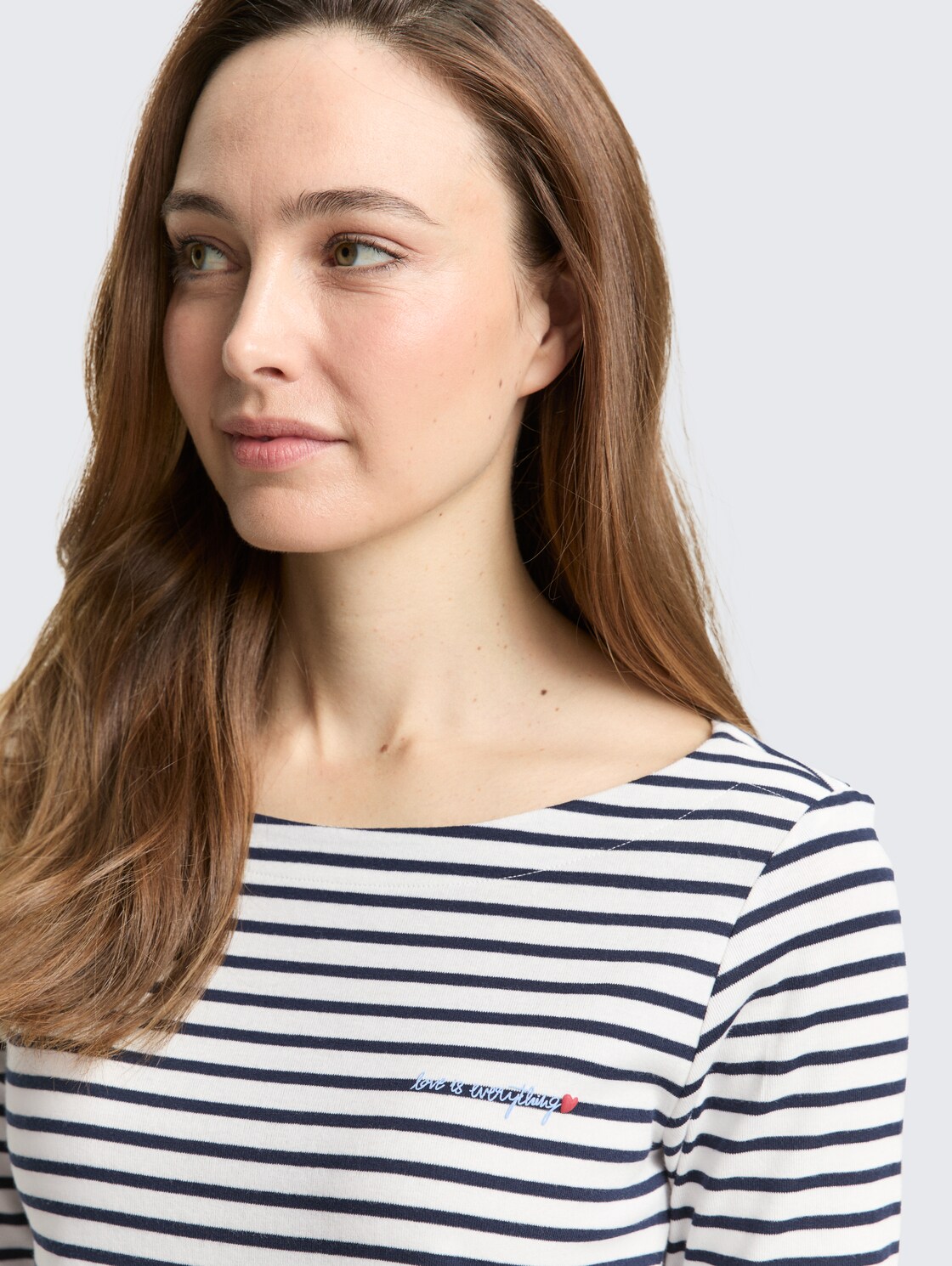 Langarmshirt mit Streifenmuster - offwhite navy blue stripe - Detail-Model-Ansicht