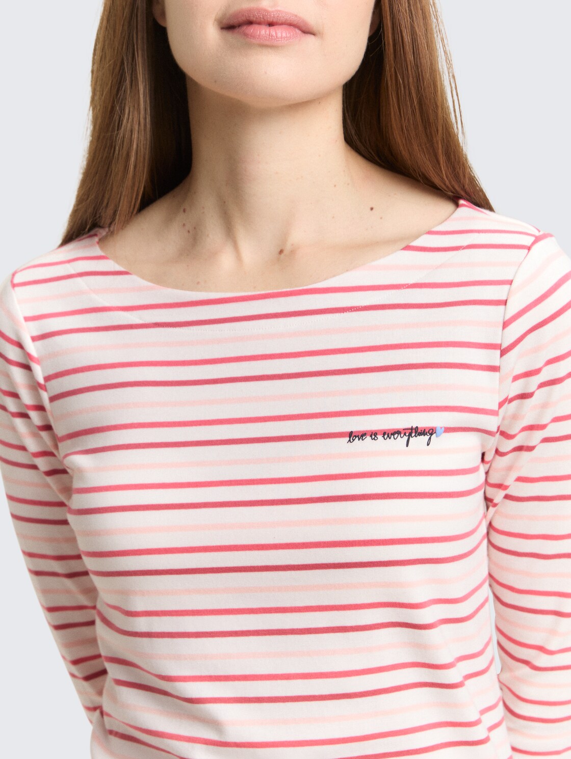 Langarmshirt mit Streifenmuster - red stripe - Detail-Model-Ansicht