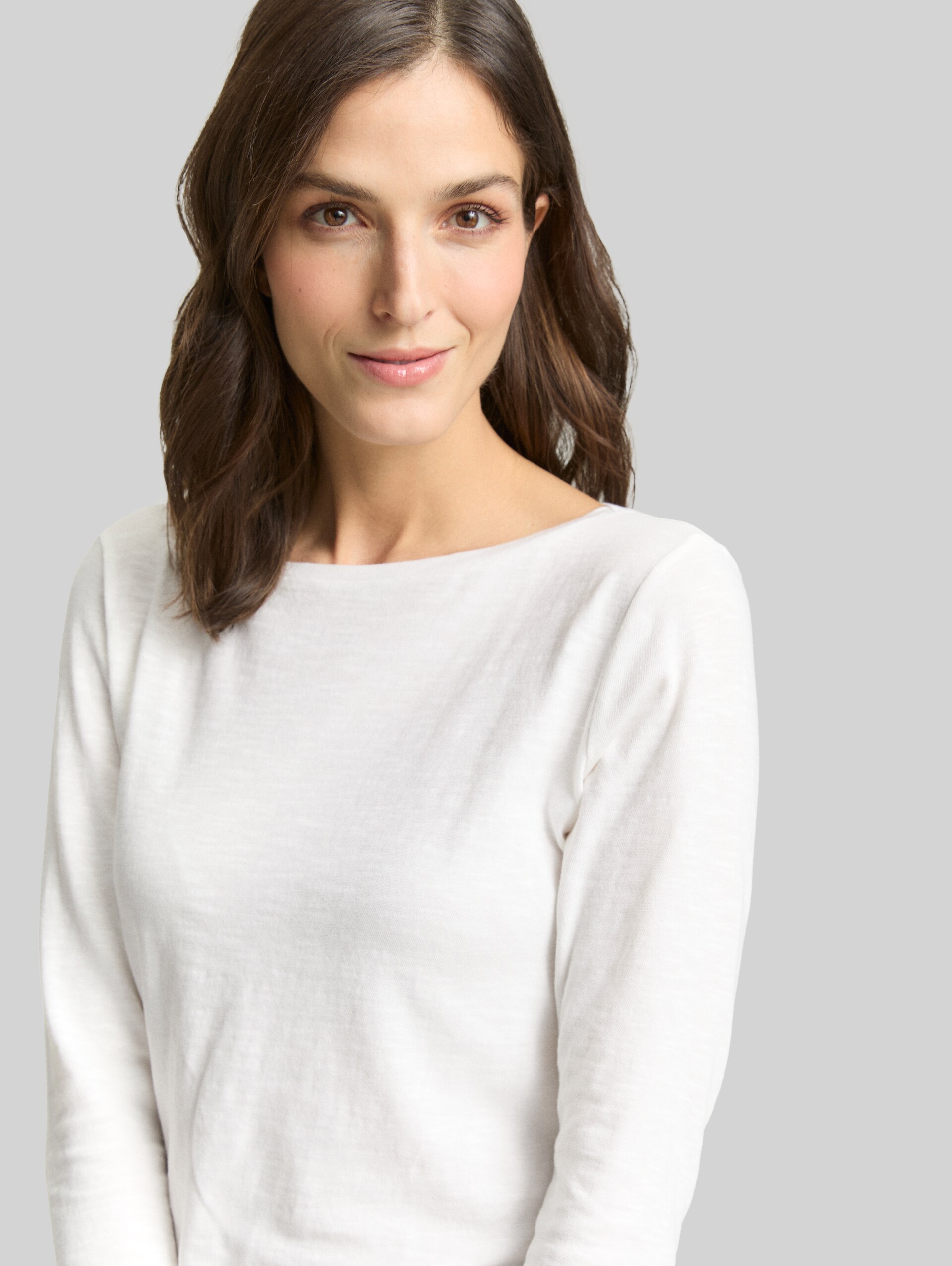Basic long-sleeved cotton shirt - Whisper White - Detail model view