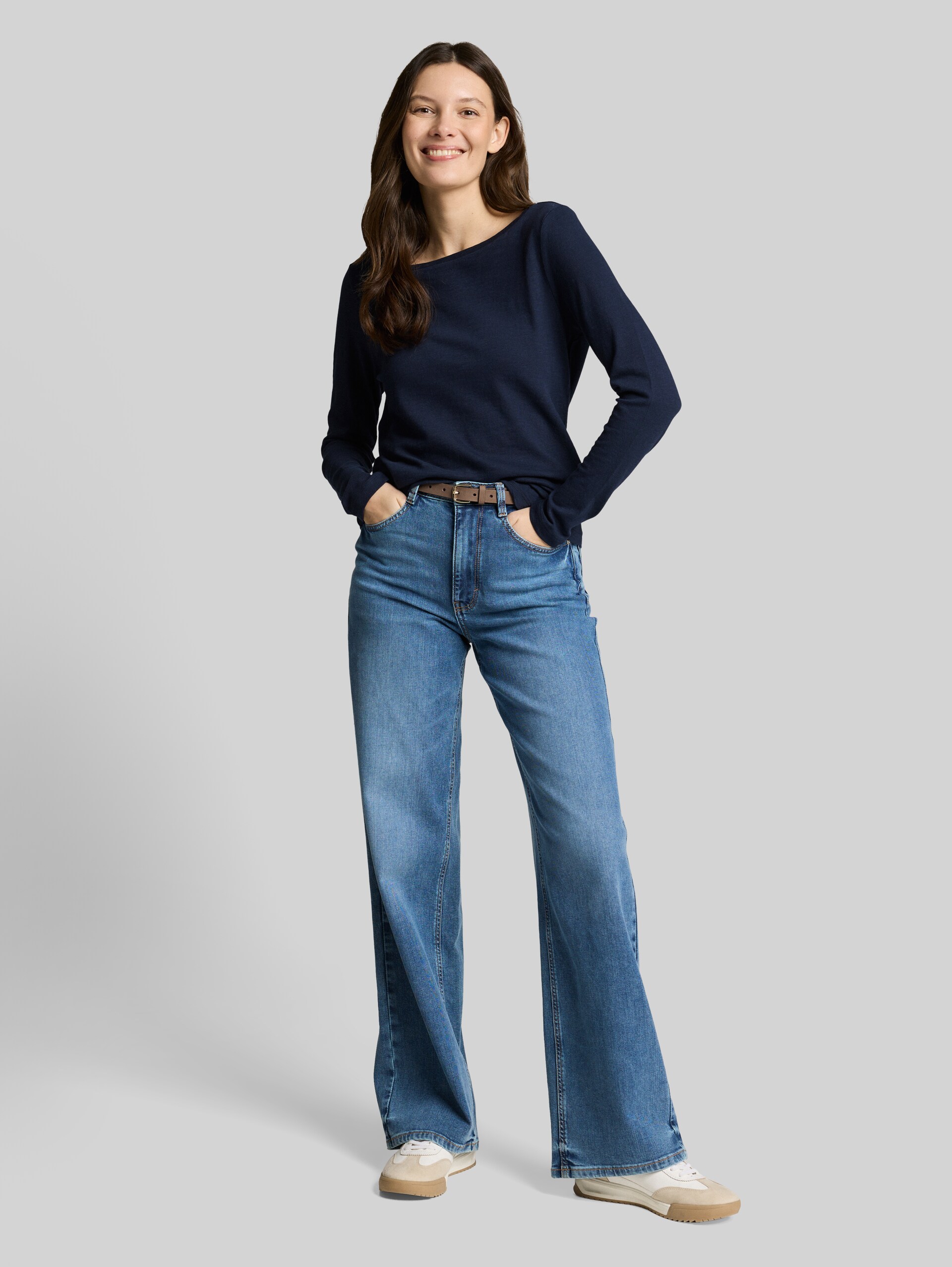 Basic long-sleeved cotton shirt - sky captain blue - Model front view