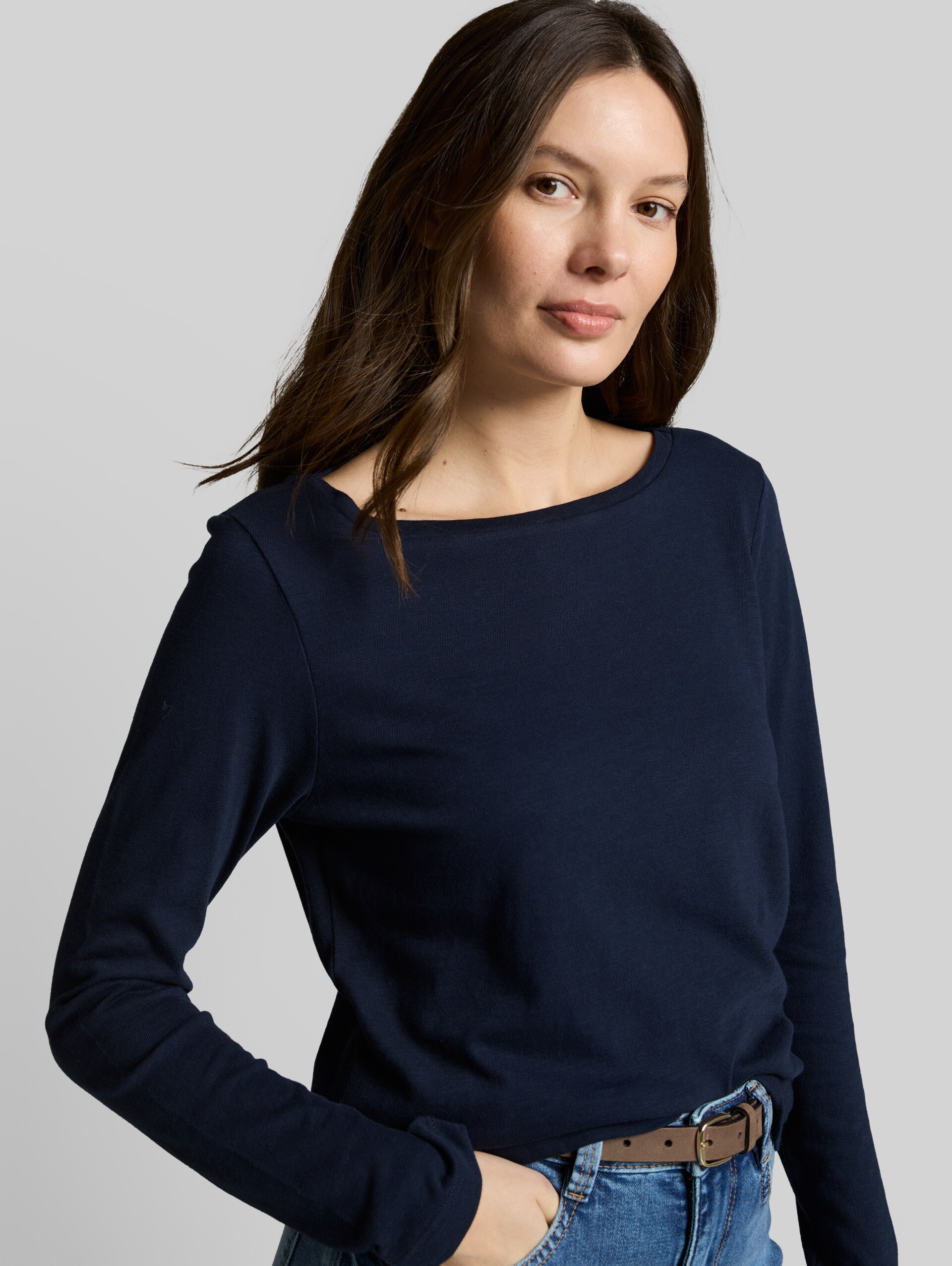 Basic long-sleeved cotton shirt - sky captain blue - Detail model view
