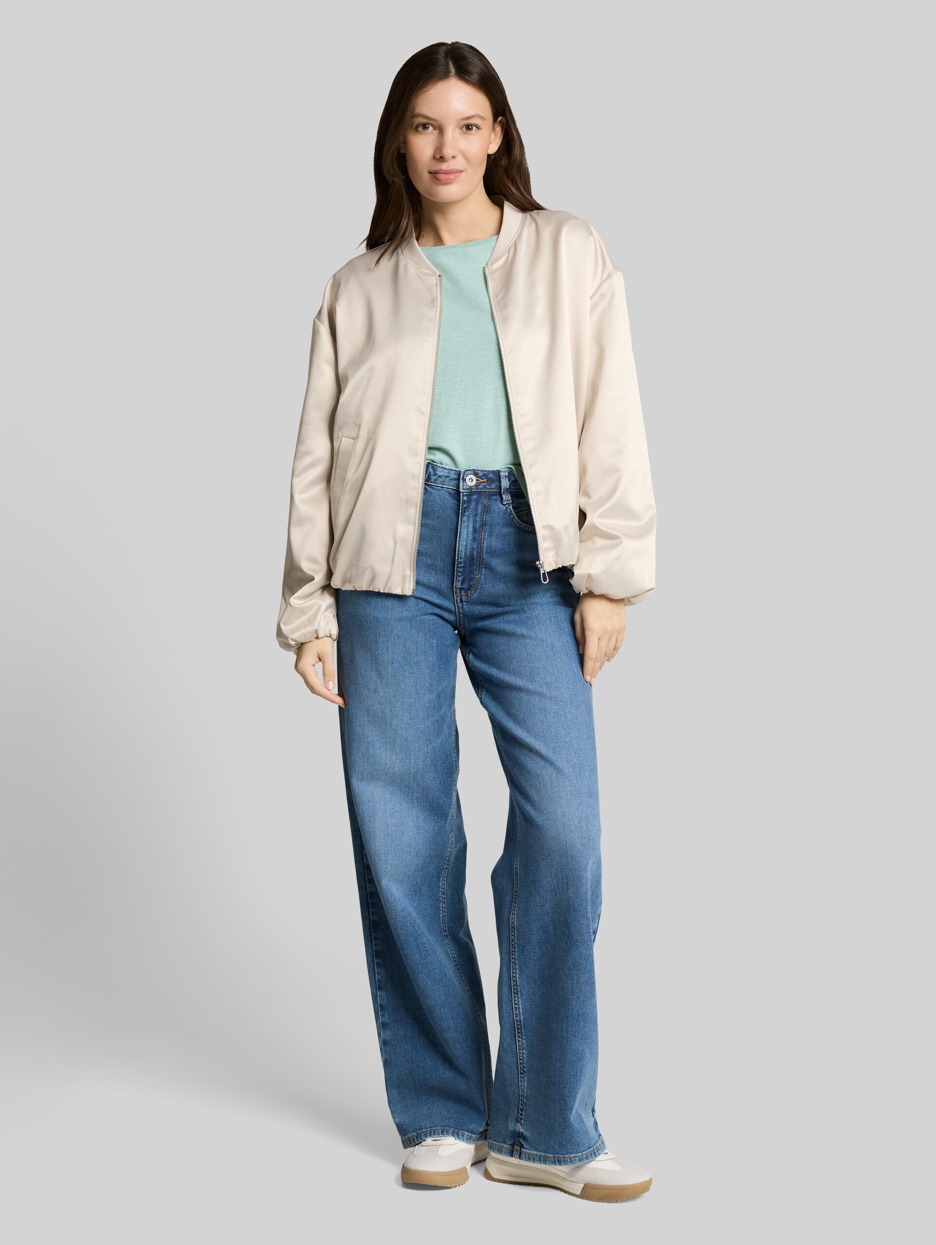 Basic long-sleeved cotton shirt - blue haze - Model front view