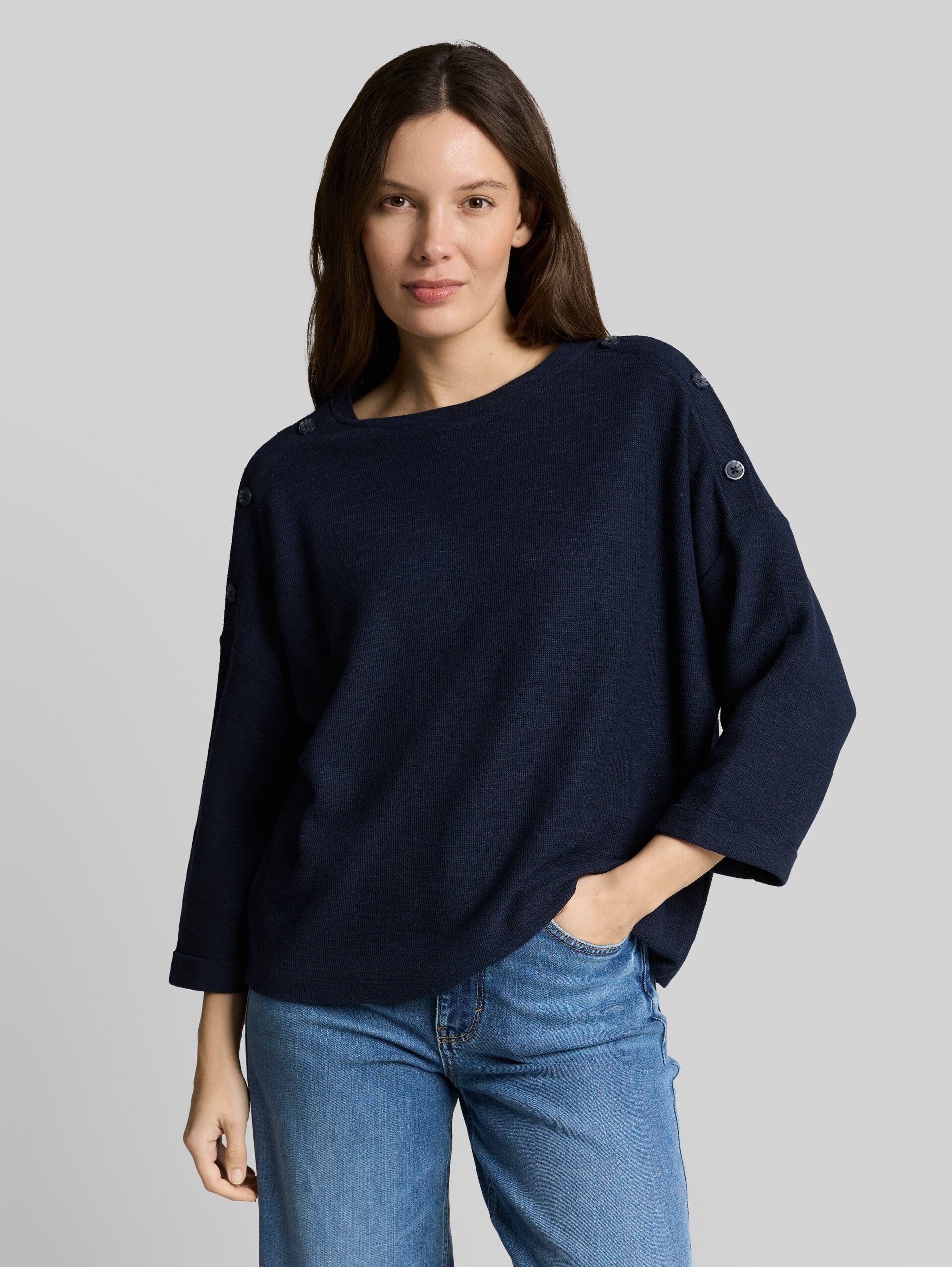 Long-sleeved shirt with button details - sky captain blue - Neckline model front view