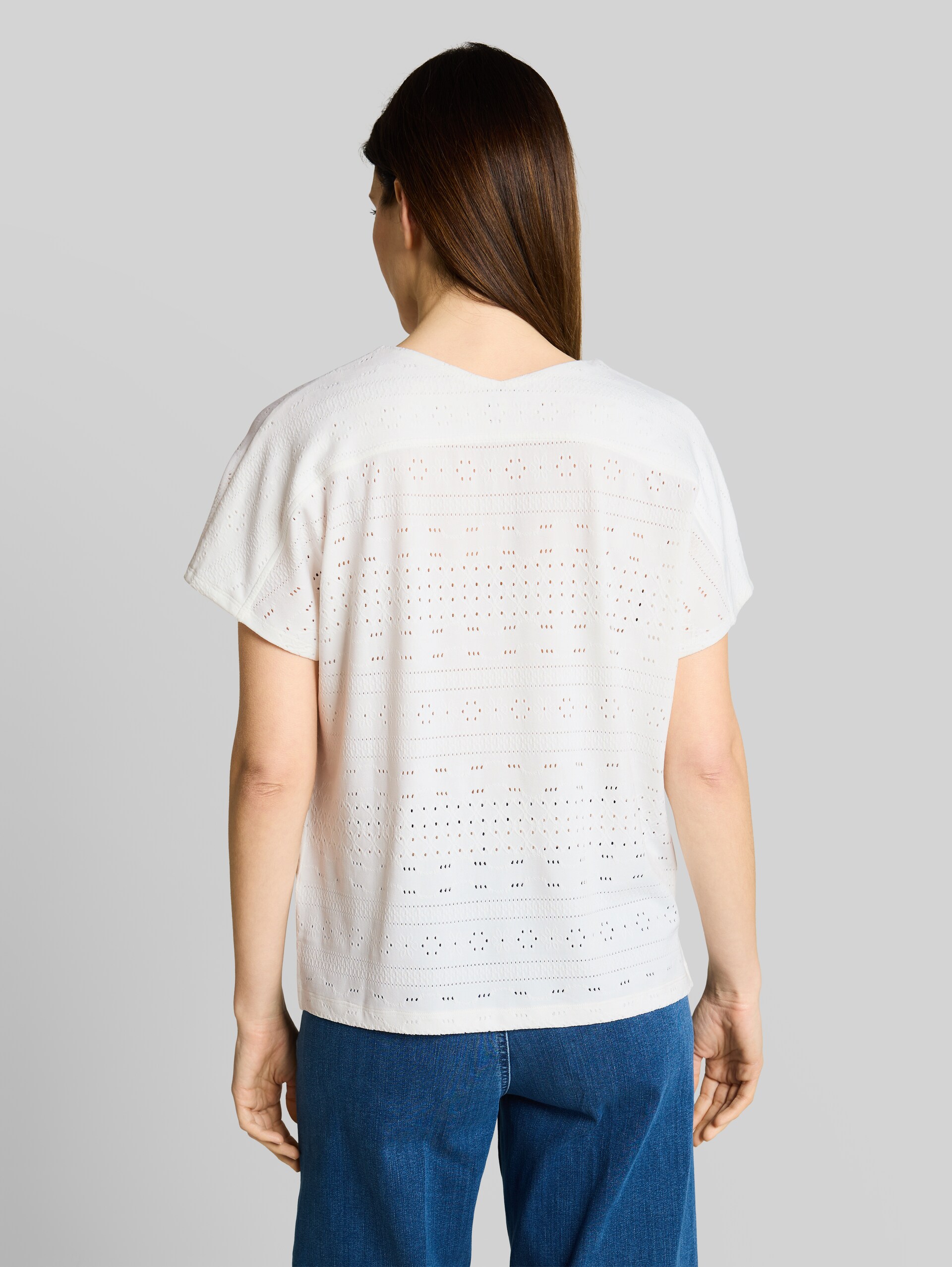 Loose fit ajour T-shirt - Whisper White - Neckline model-back view