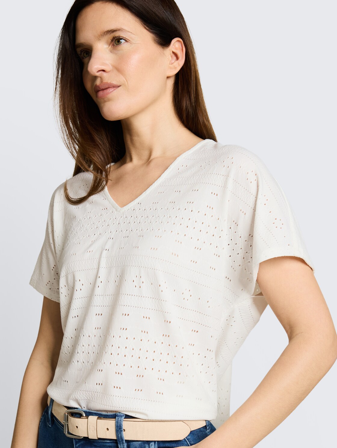 Loose Fit Ajour T-Shirt - Whisper White - Detail-Model-Ansicht