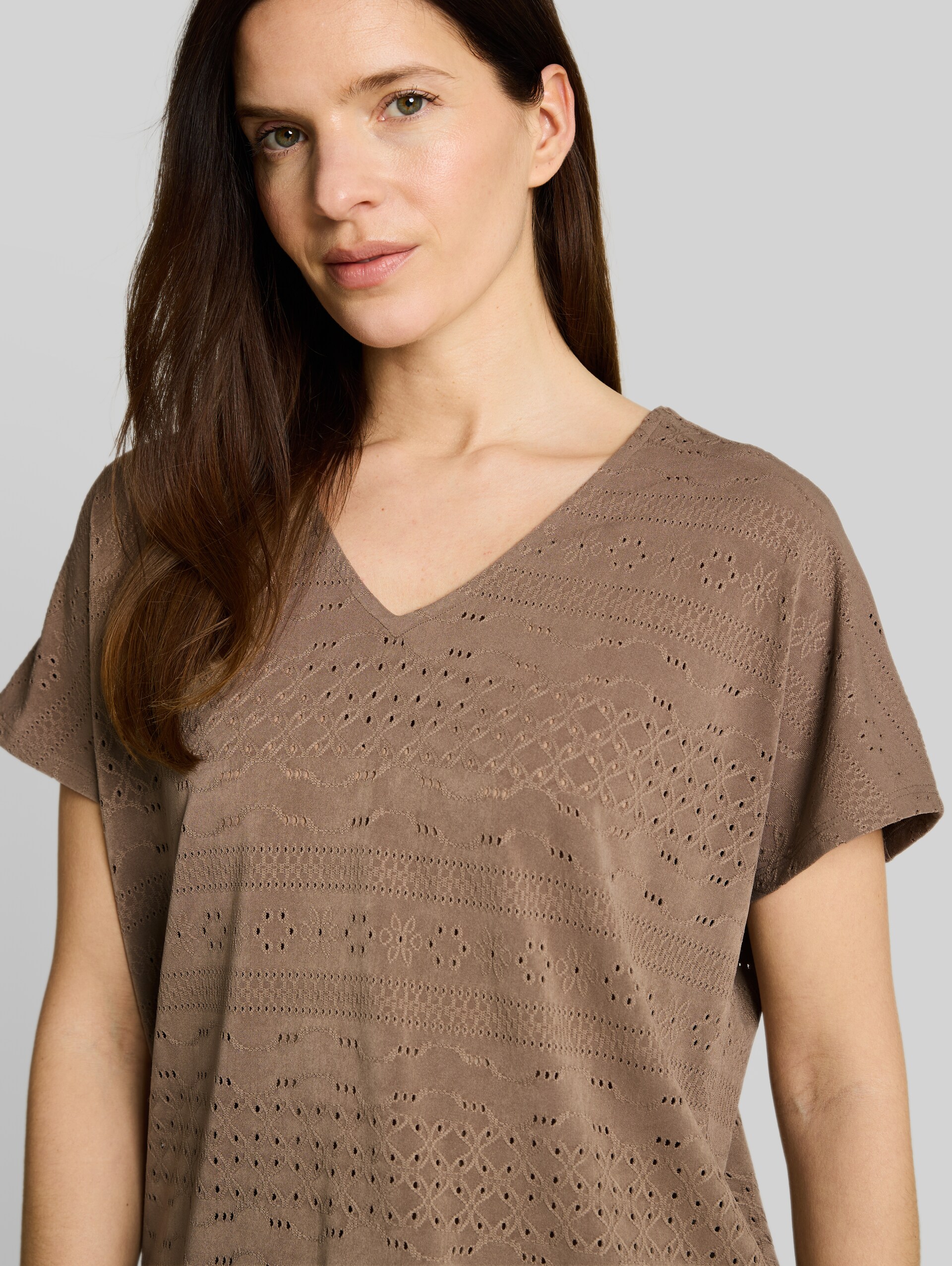 Loose fit ajour T-shirt - taupe grey - Detail model view