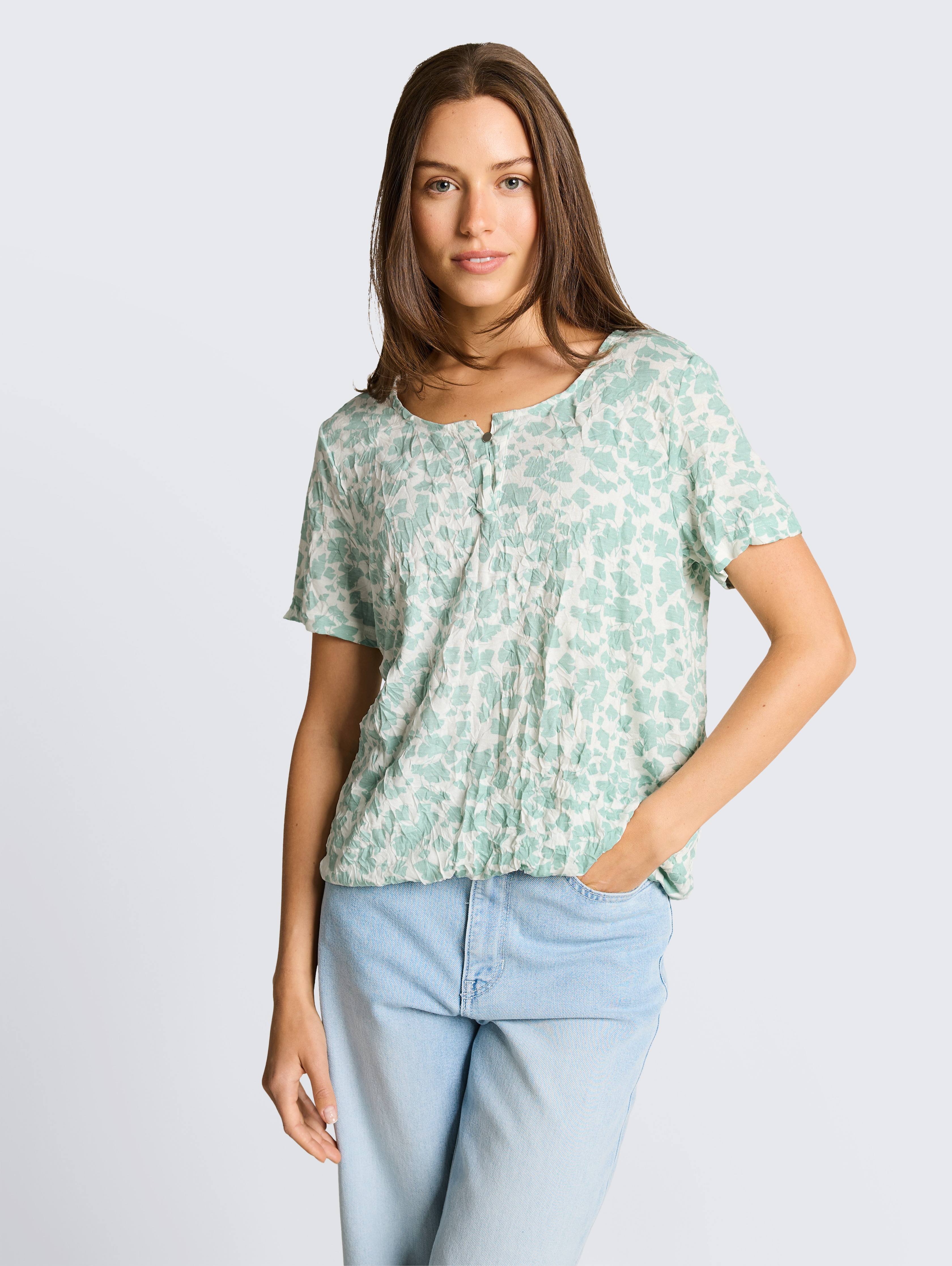 Crinkle T-Shirt mit Muster von Women, green ginkgo minimal