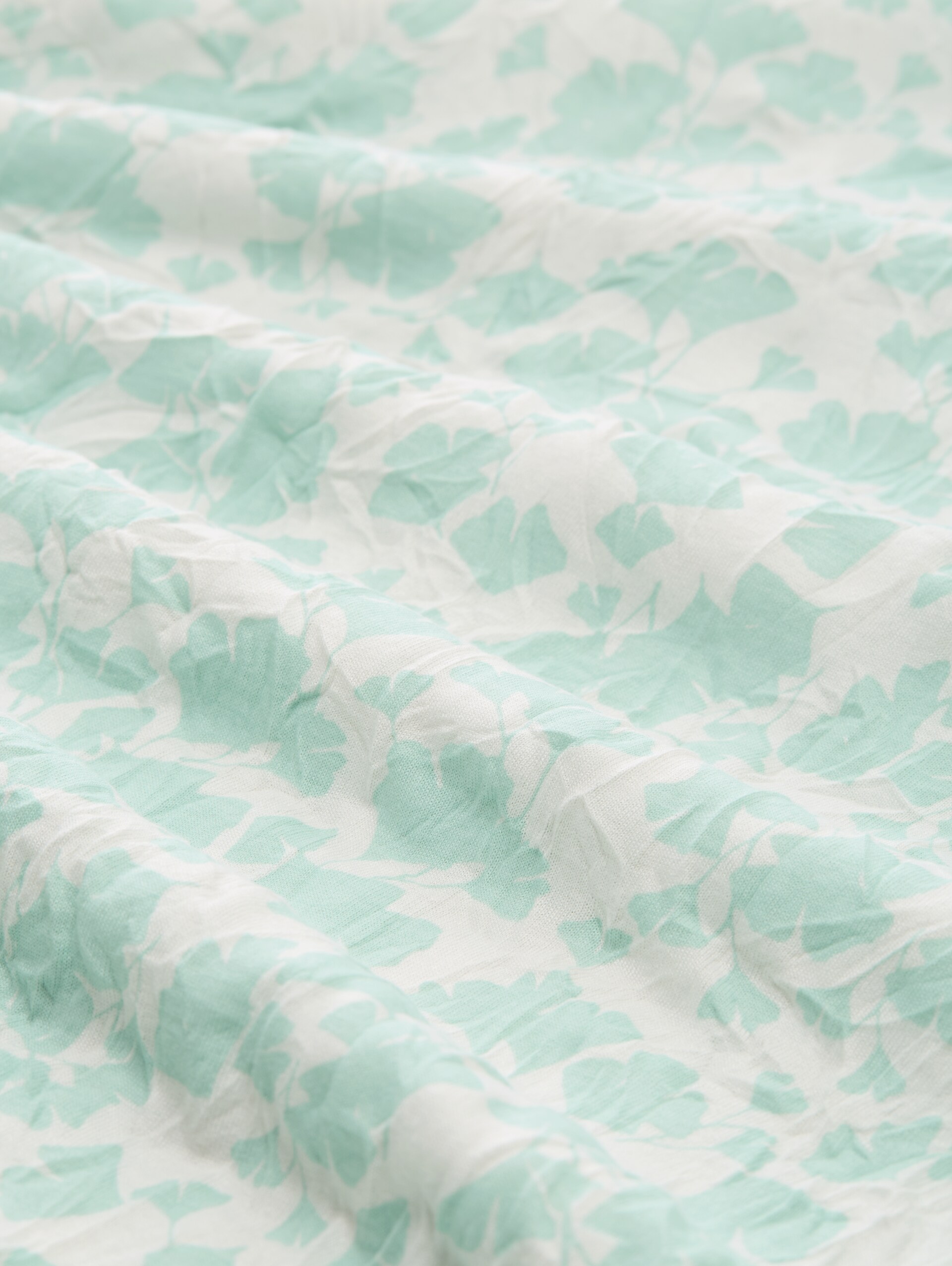 Crinkle T-shirt with pattern - green ginkgo minimal - Material view
