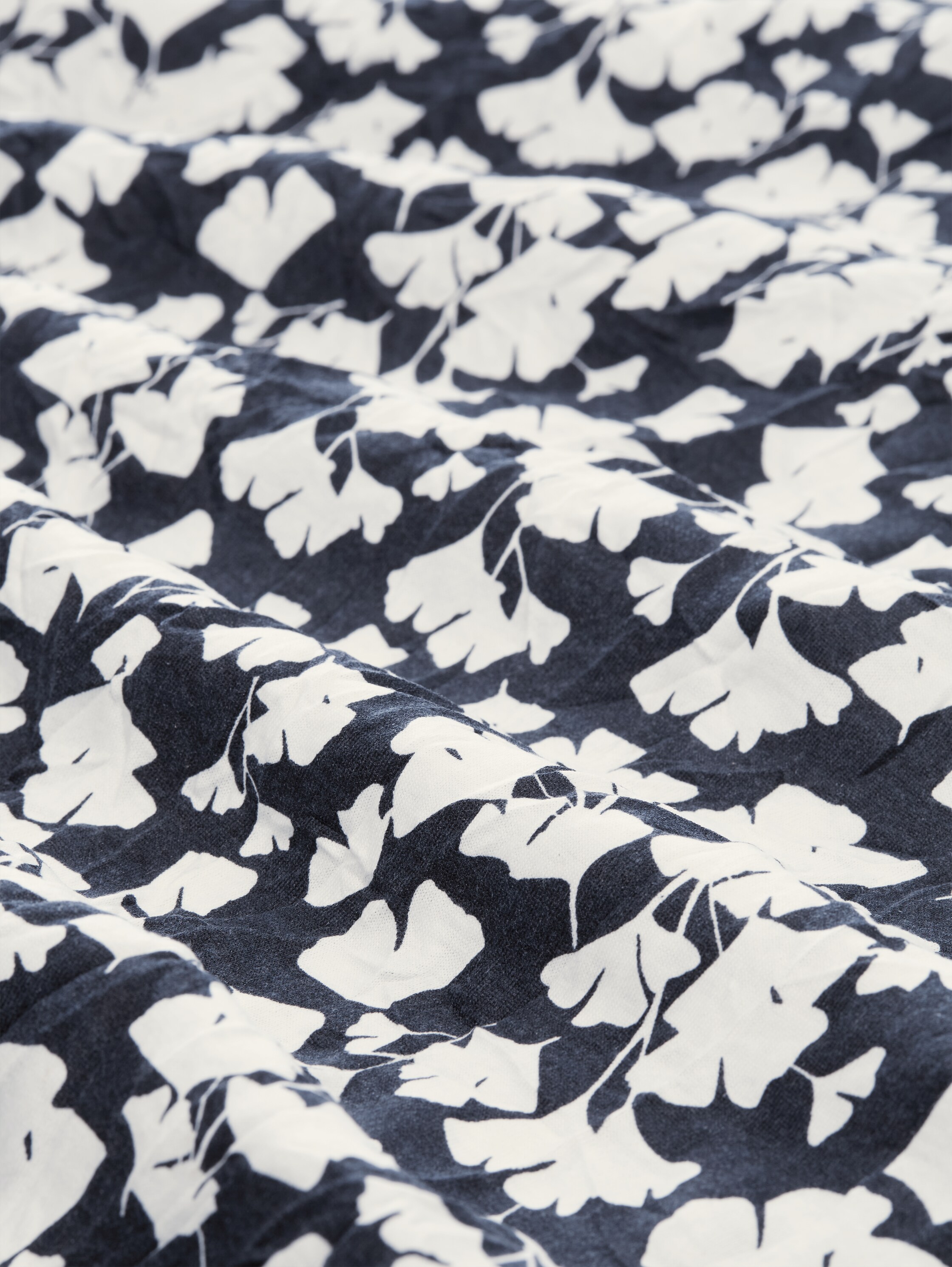 Crinkle T-Shirt mit Muster - blue_ginkgo_minimal - 