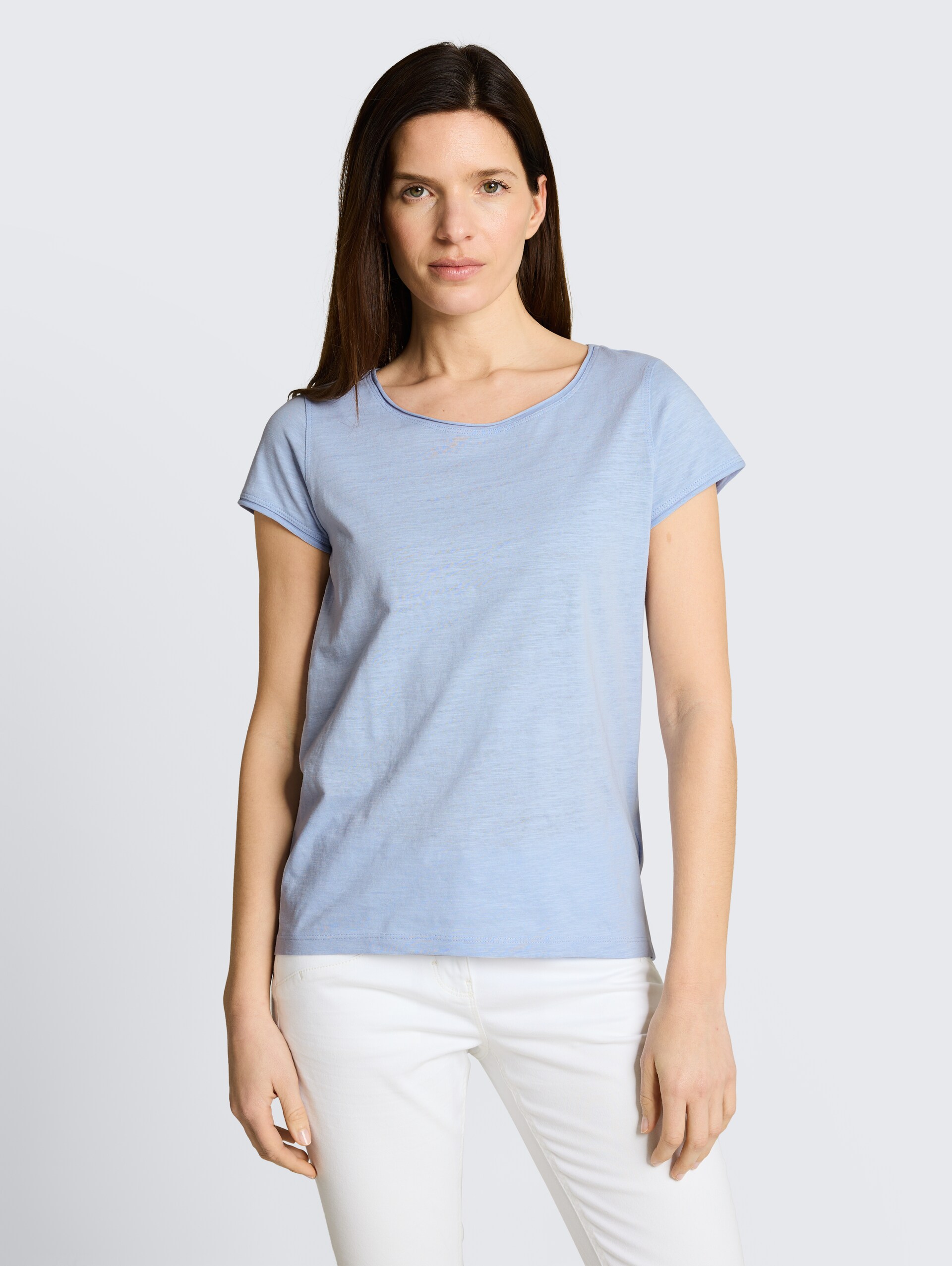 T-Shirt aus Baumwolle - Kentucky Blue - Ausschnitt Model-Vorderansicht