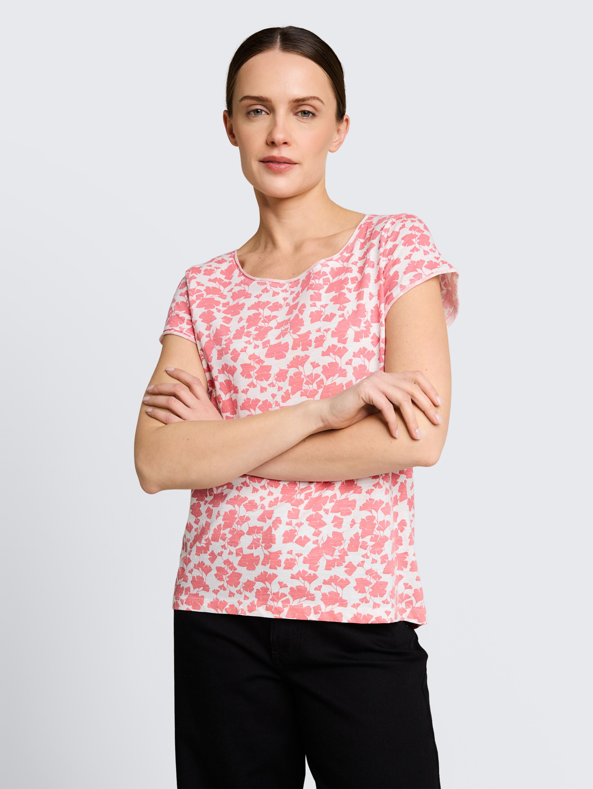T-Shirt aus Baumwolle - coral_pink_ginkgo_minimal - 