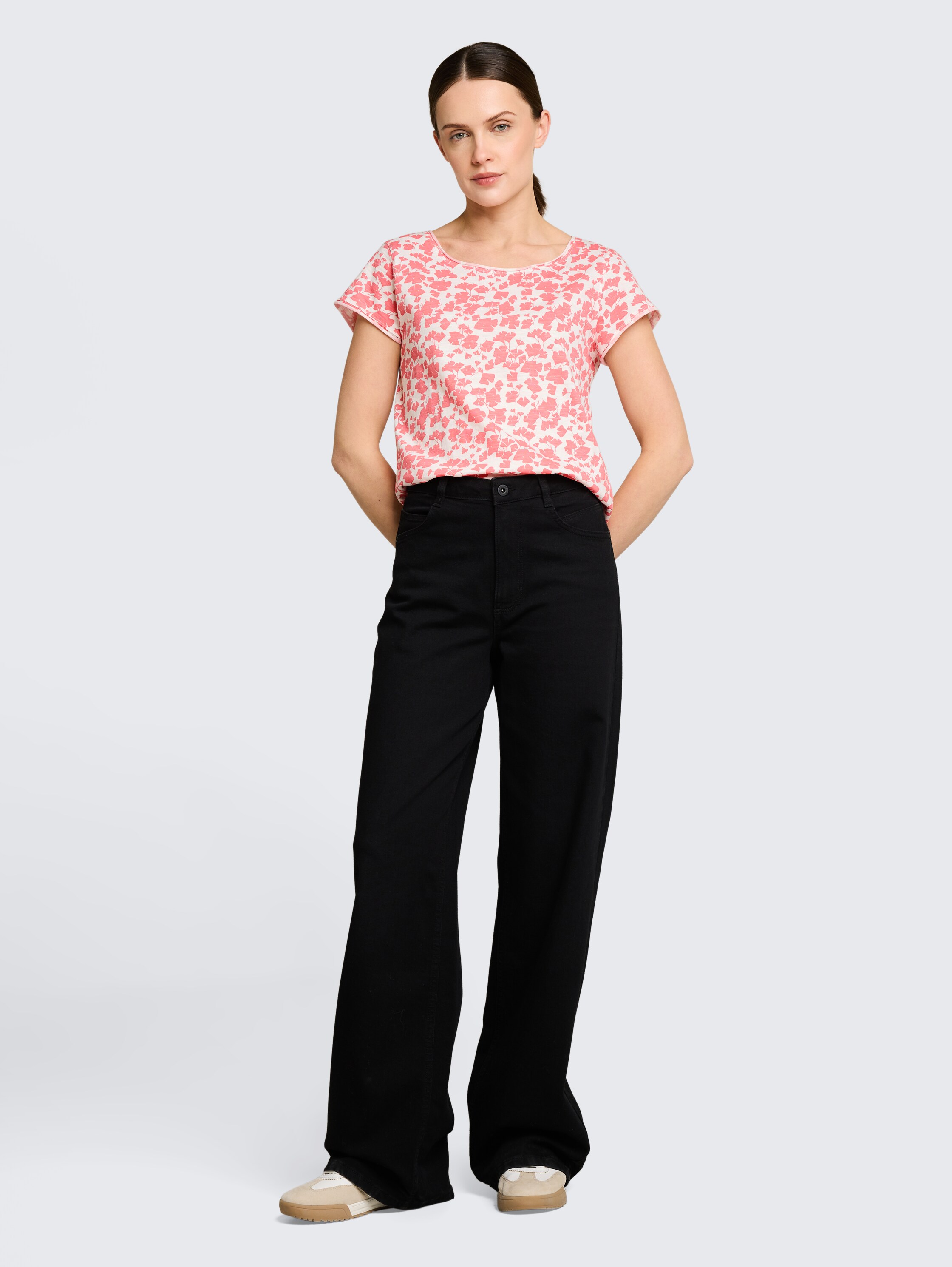 T-Shirt aus Baumwolle - coral_pink_ginkgo_minimal - 