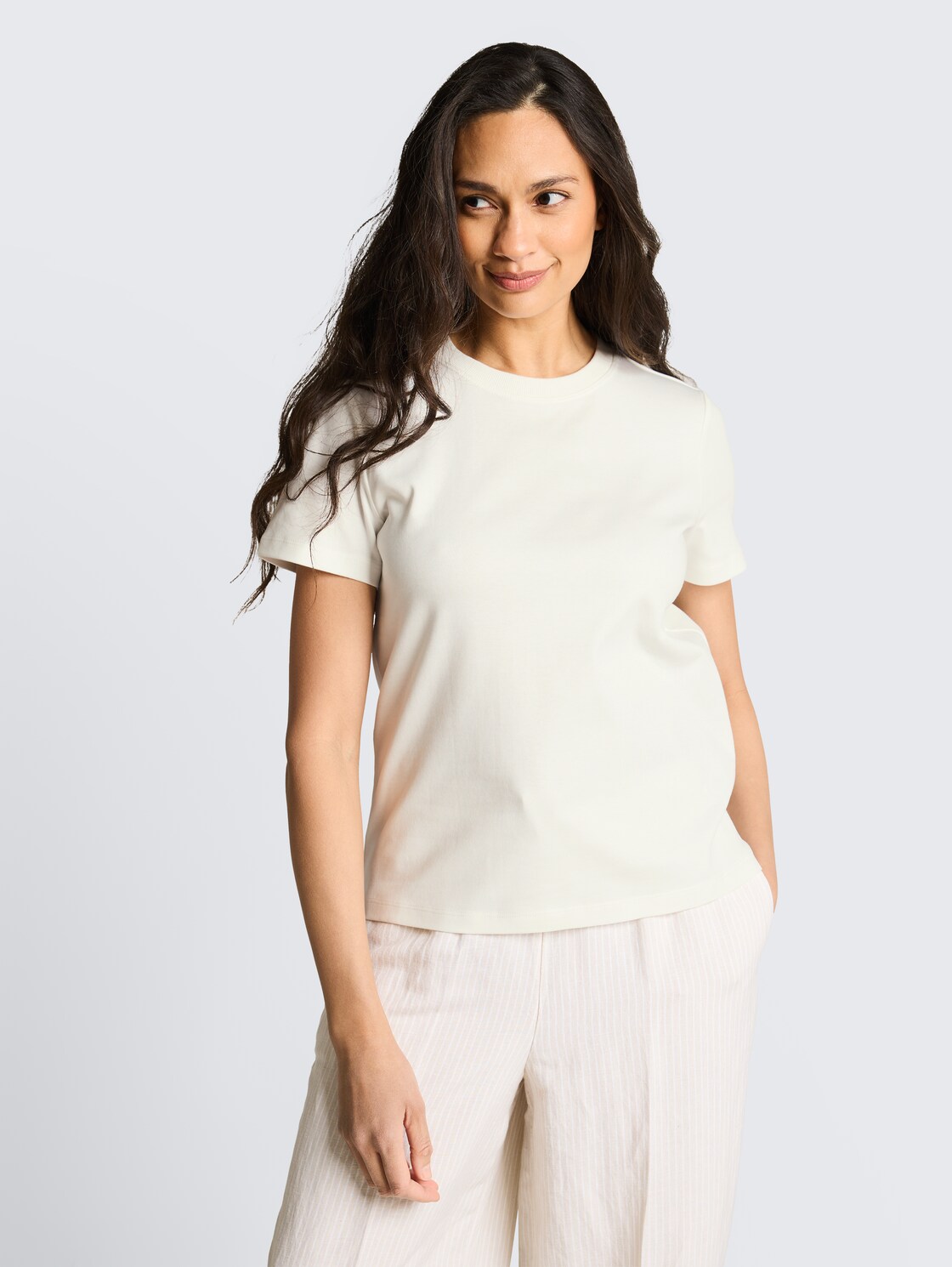 Basic T-Shirt aus Baumwolle - Whisper White - Ausschnitt Model-Vorderansicht