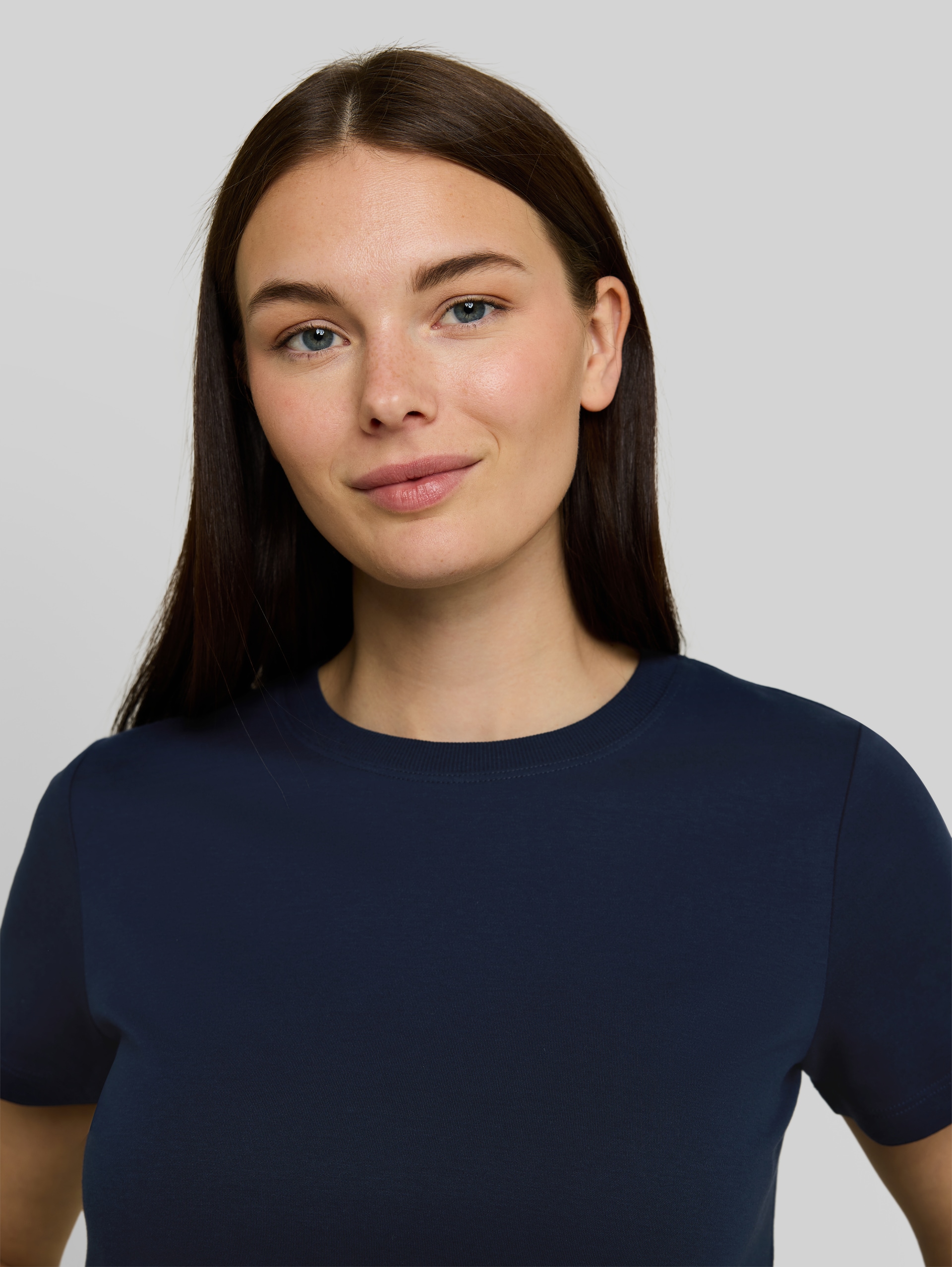 Basic cotton T-shirt - Real Navy Blue - Detail model view