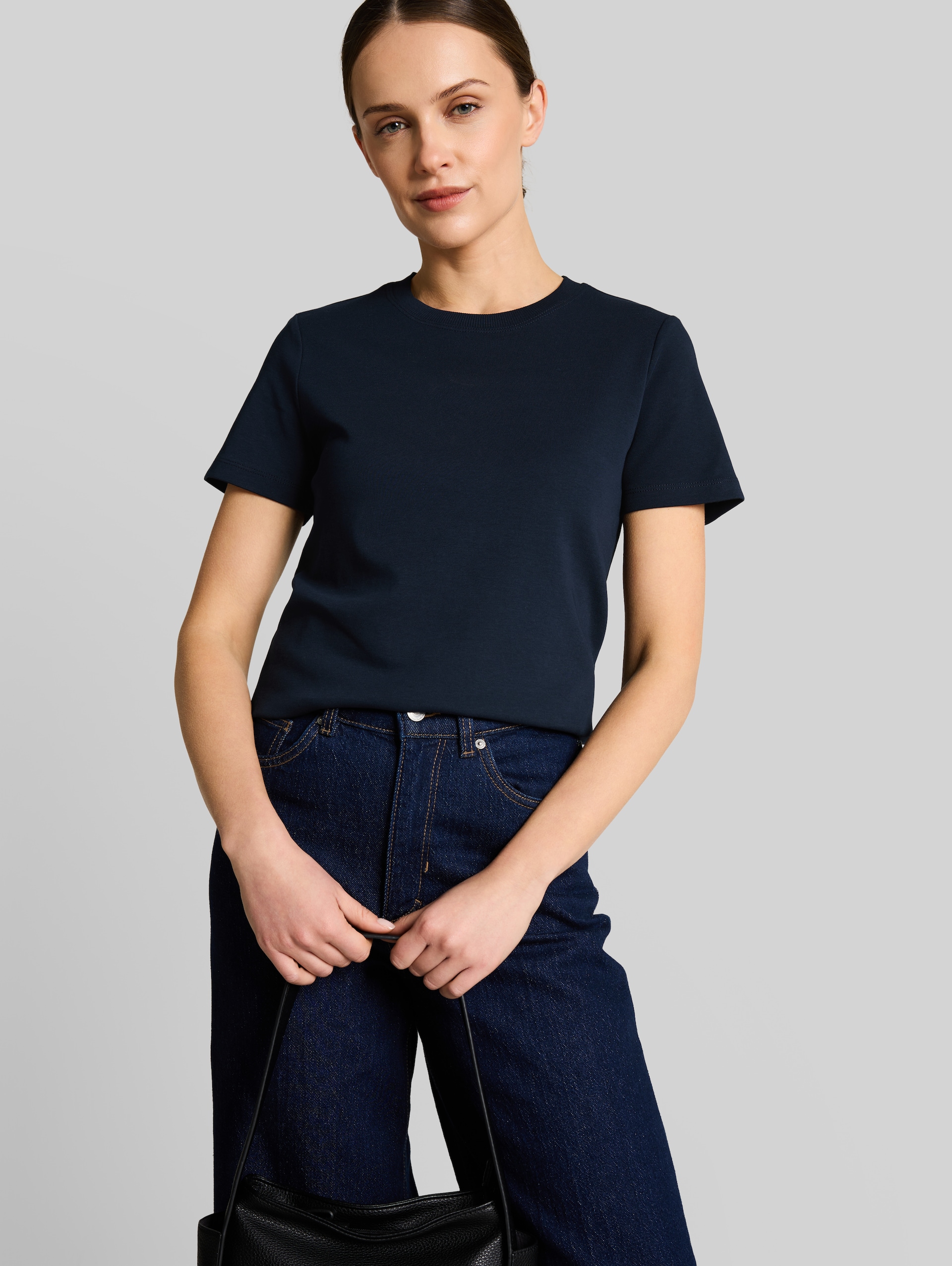 Basic cotton T-shirt - sky captain blue - Detail model view