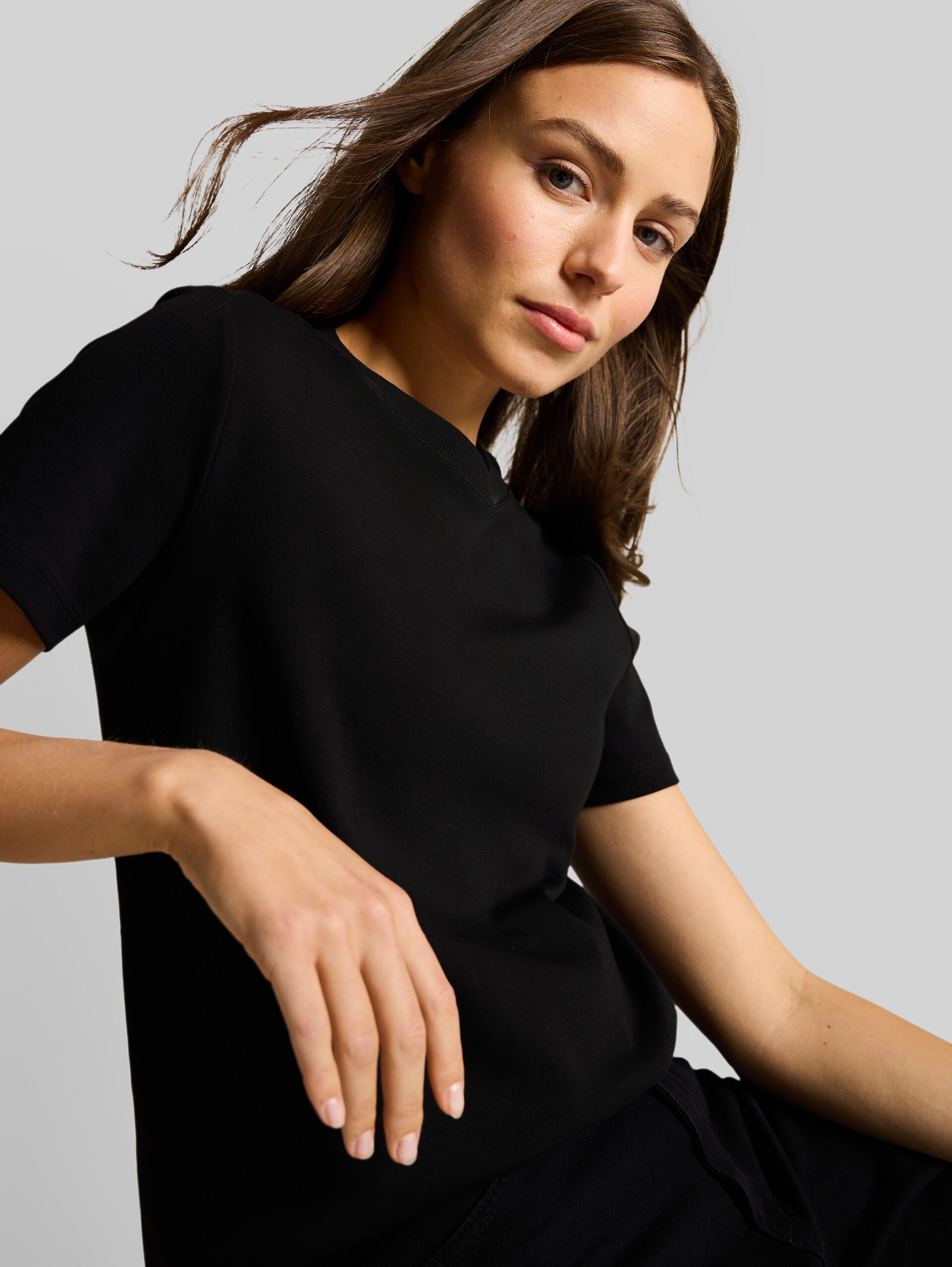 T-shirt basique en coton - deep black - Vue détaillée du modèle