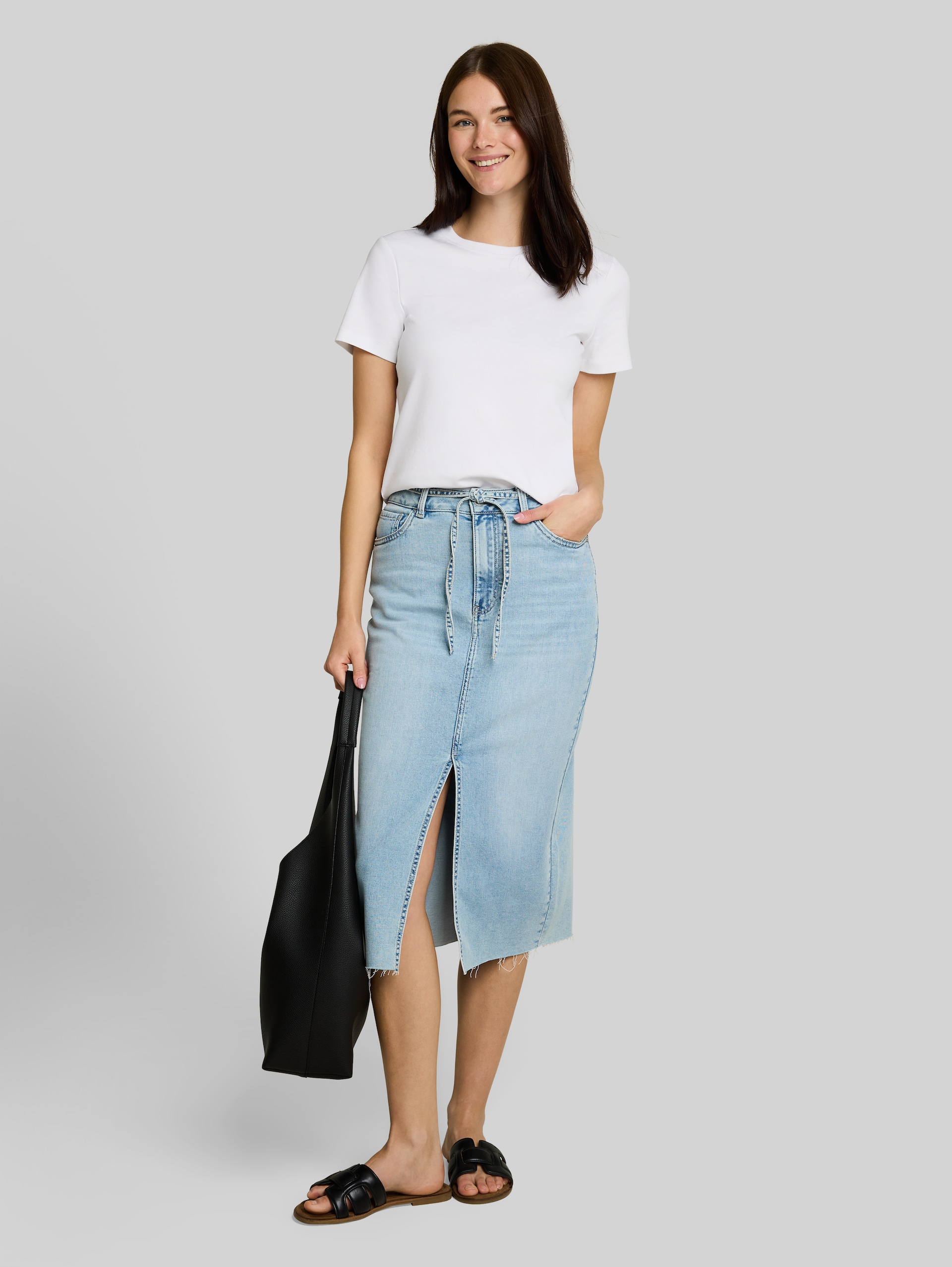 Basic cotton T-shirt - White - Model front view