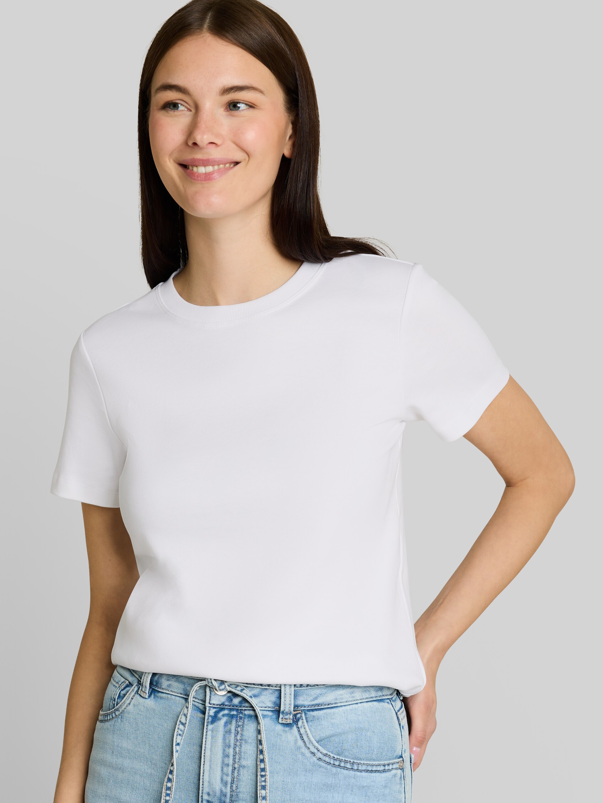 Basic cotton T-shirt - White - Detail model view