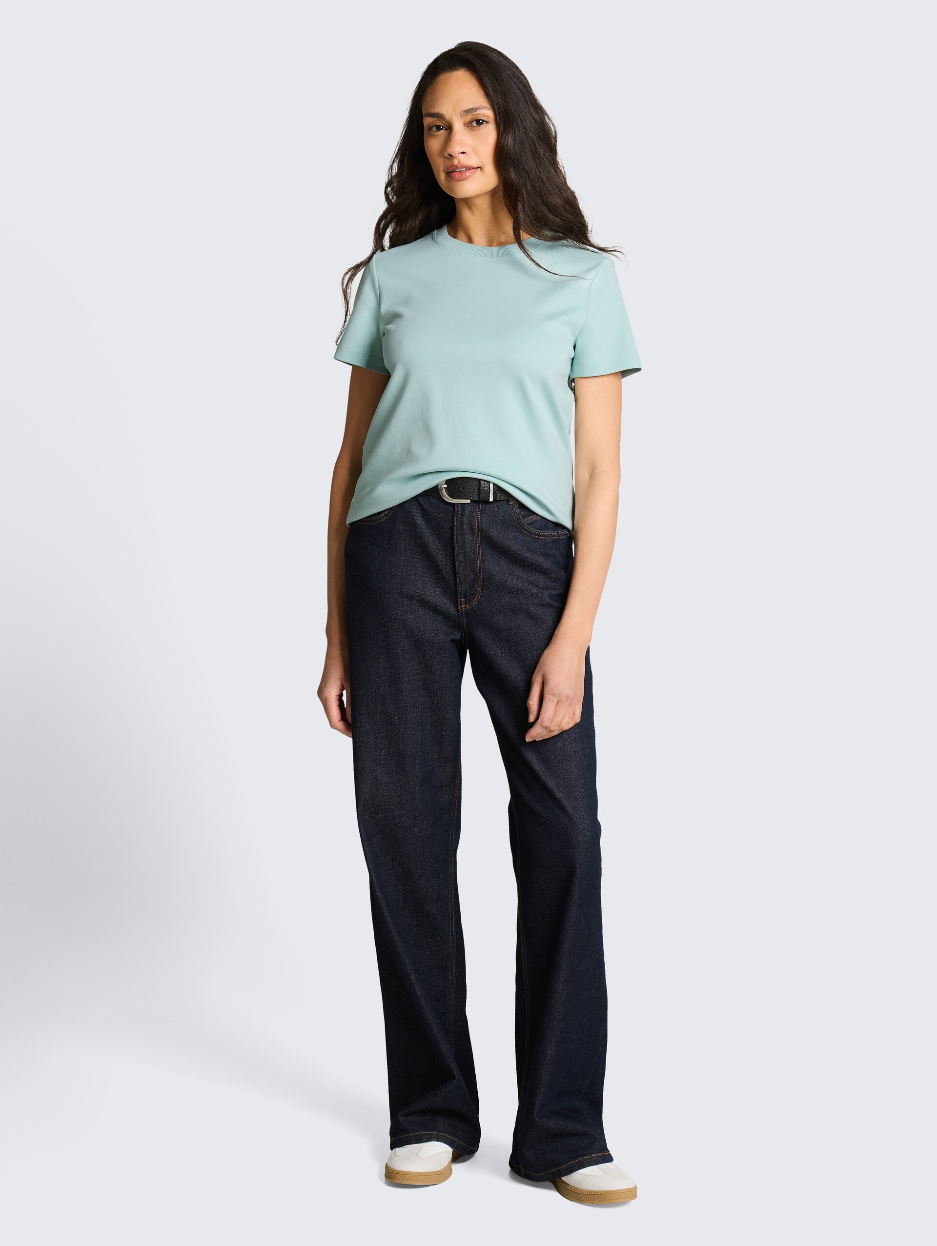 Basic cotton T-shirt - blue haze - Model front view