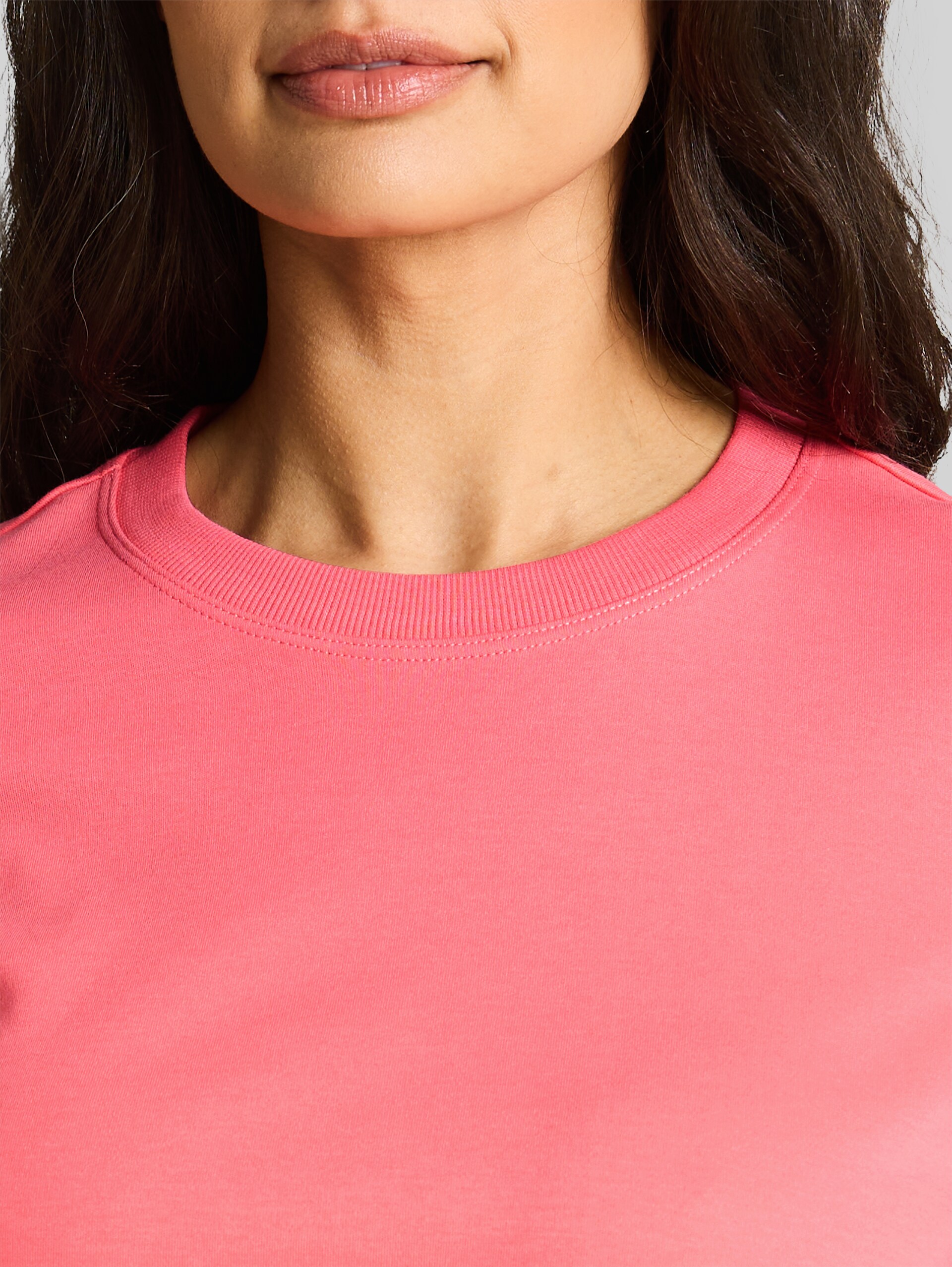 Basic cotton T-shirt - soft coral pink - Detail model view