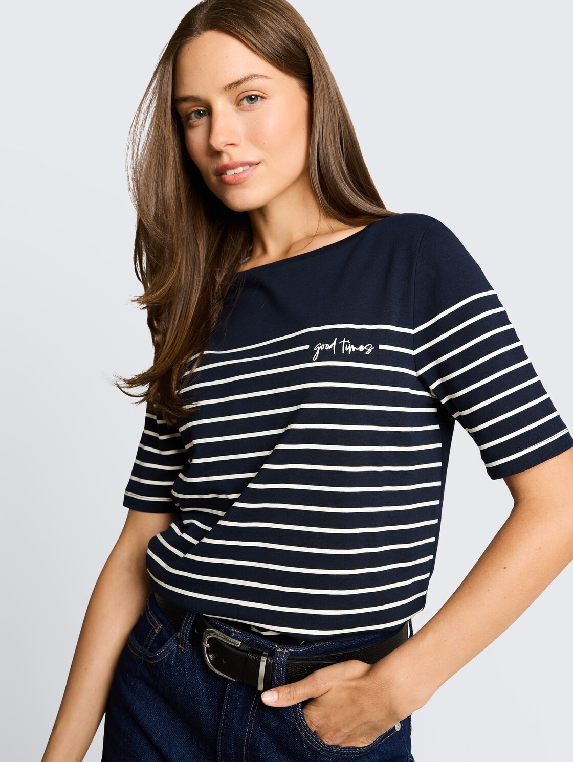 T-Shirt mit Streifenmuster - sky captain blue - Detail-Model-Ansicht