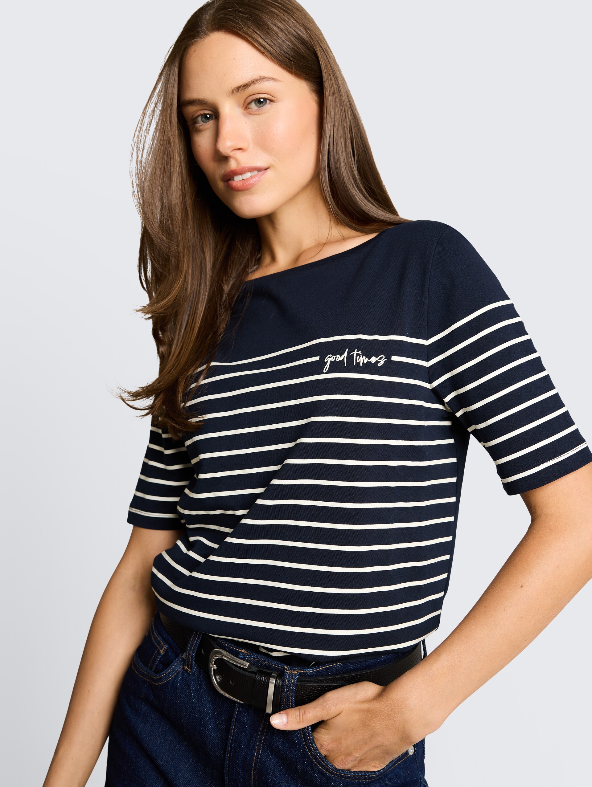 T-shirt met streepjesmotief - sky captain blue - Detailaanzicht model