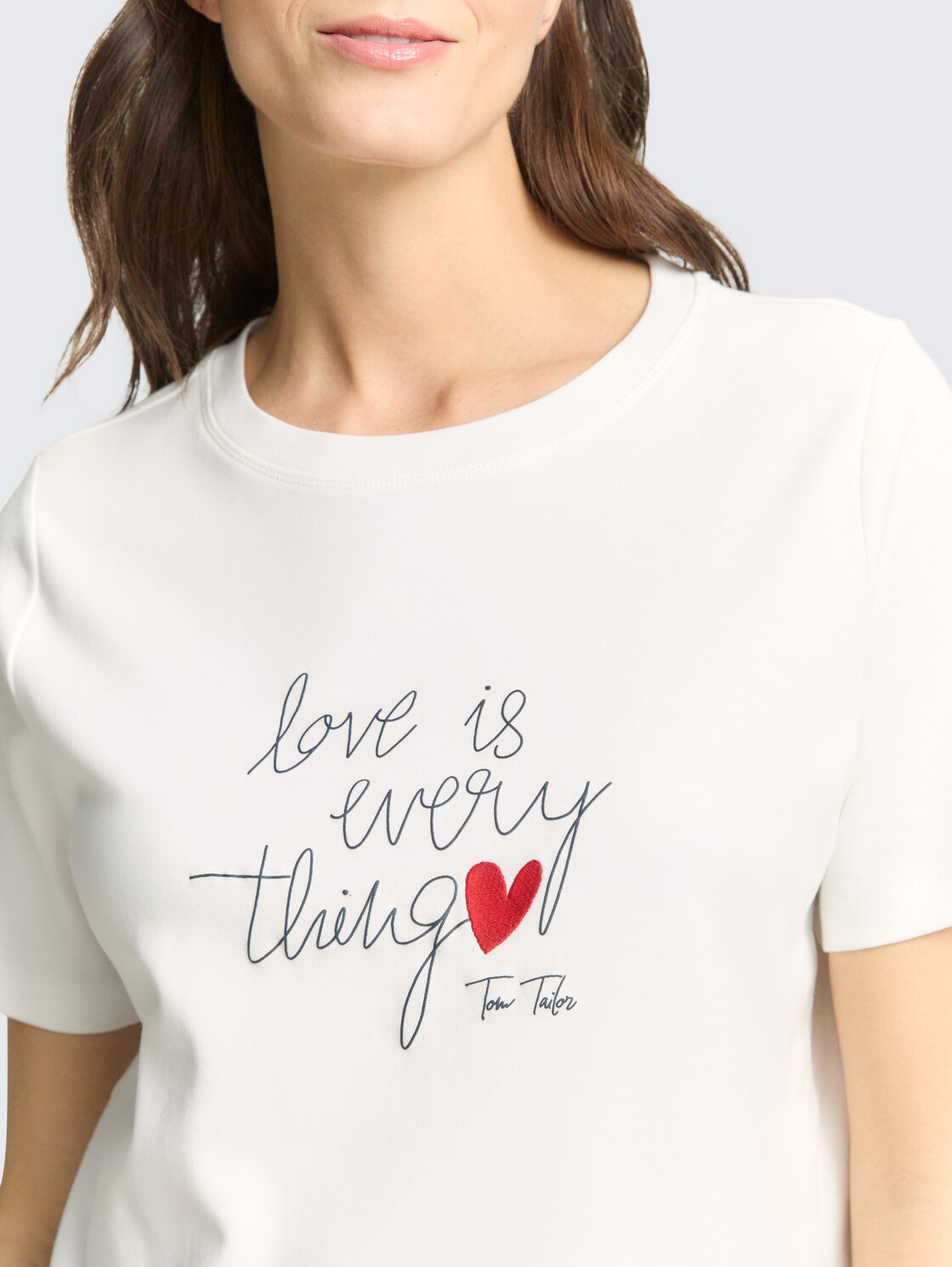 T-Shirt aus Baumwolle - Whisper White - Detail-Model-Ansicht