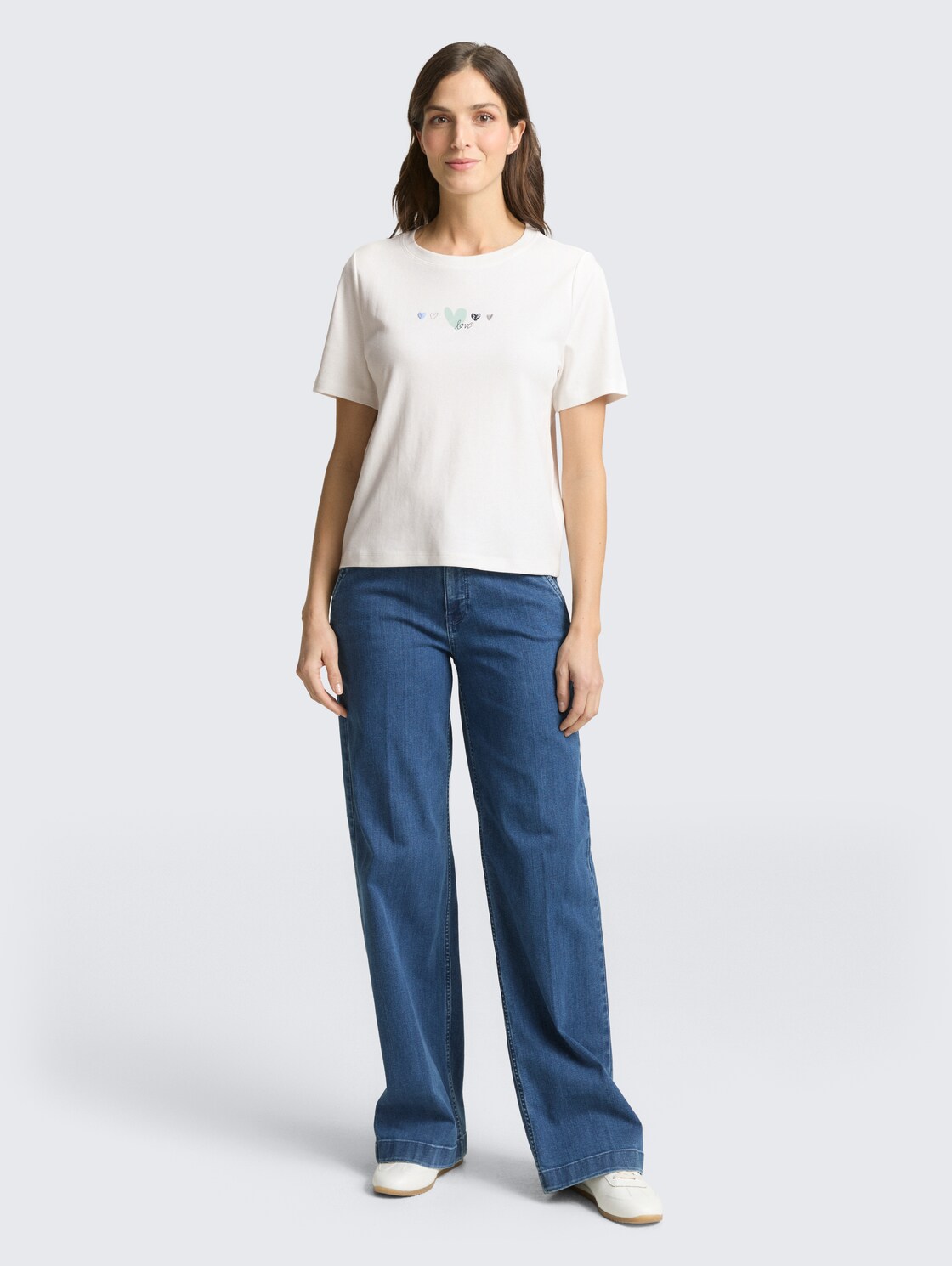 T-Shirt aus Baumwolle - off white - Model-Vorderansicht