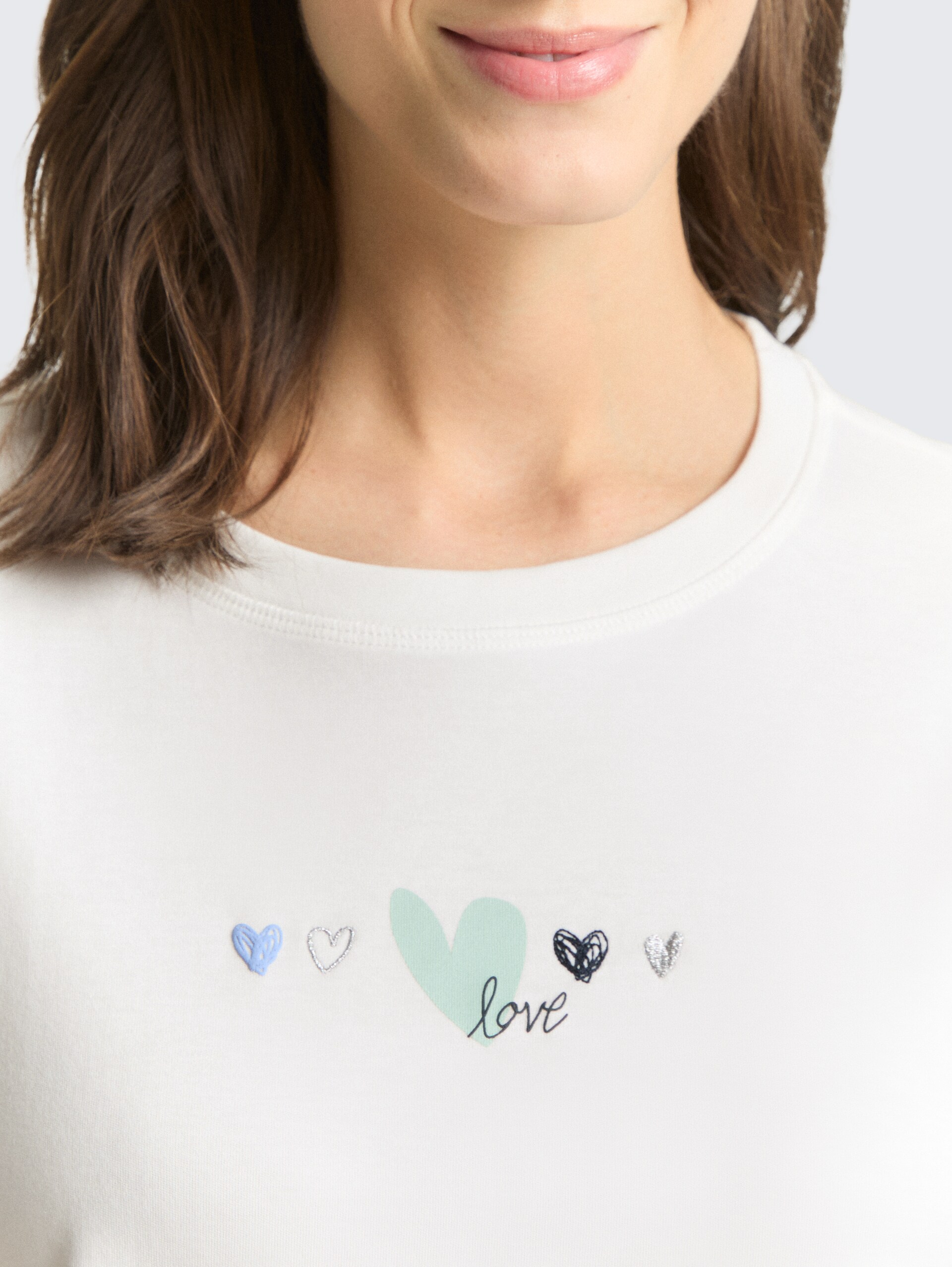 T-Shirt aus Baumwolle - off white - Detail-Model-Ansicht