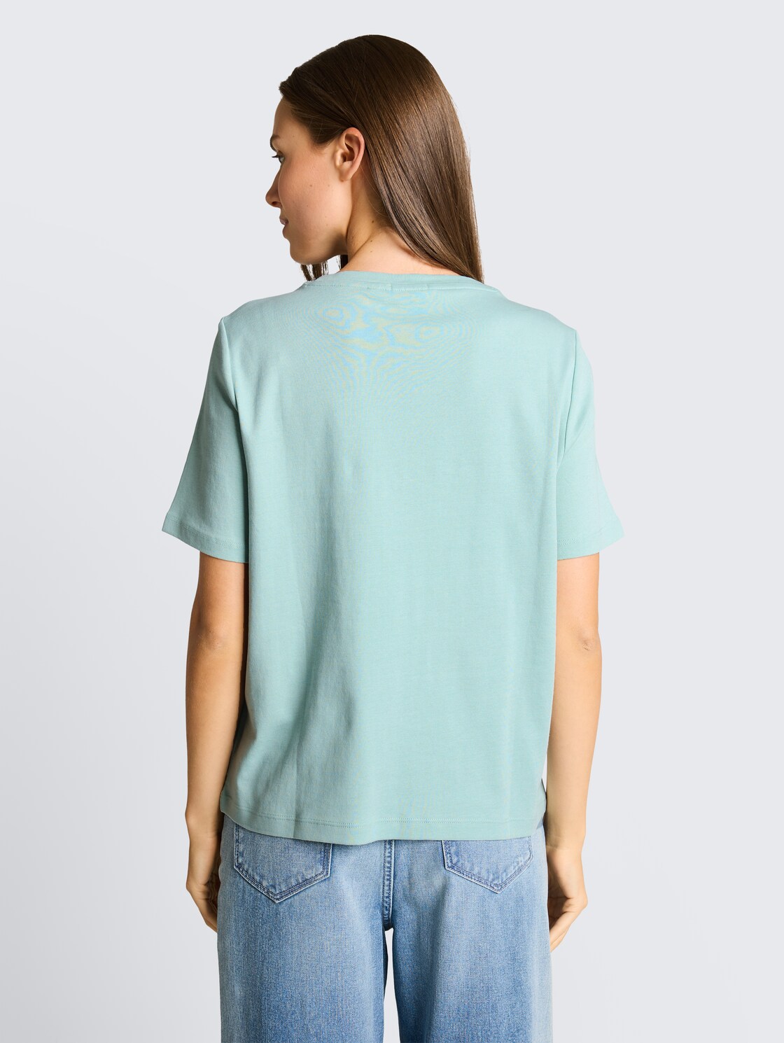 Cotton T-shirt - light blue green - Neckline model-back view