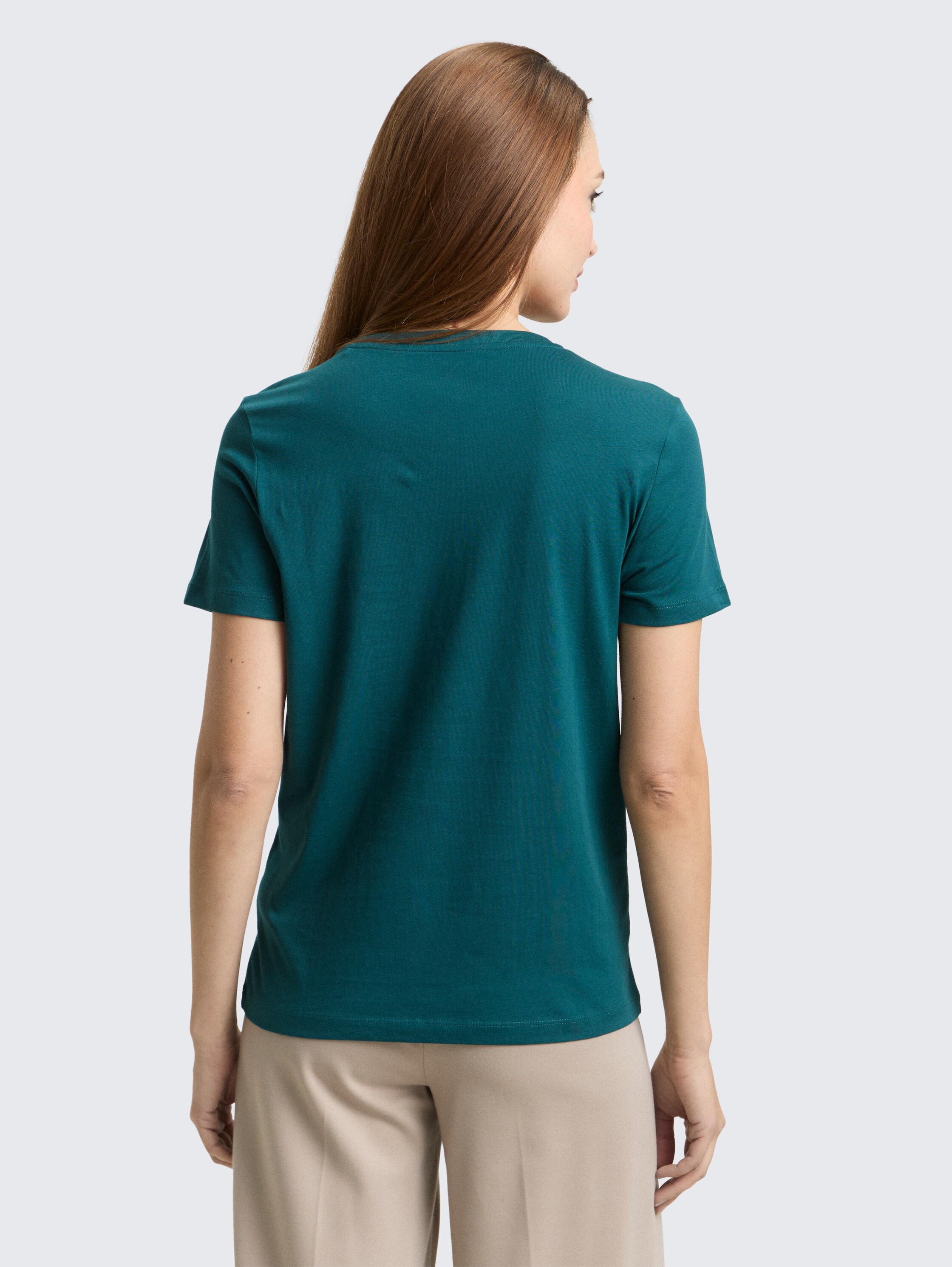 T-Shirt mit Logo-Print - Deep Meadow Green - Auschnitt Model-Rückansicht