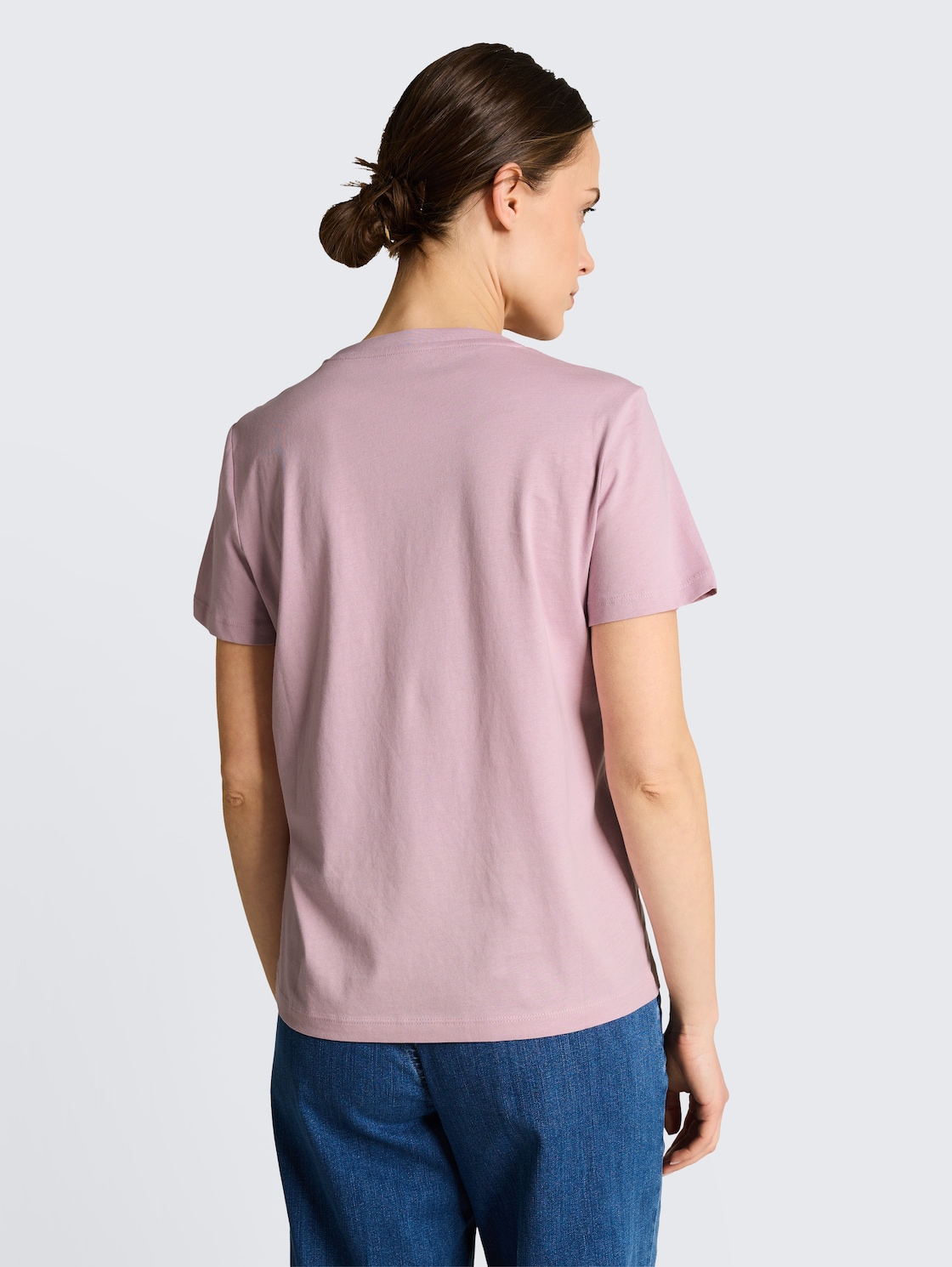 T-Shirt mit Logo-Print - light elderberry - Auschnitt Model-Rückansicht