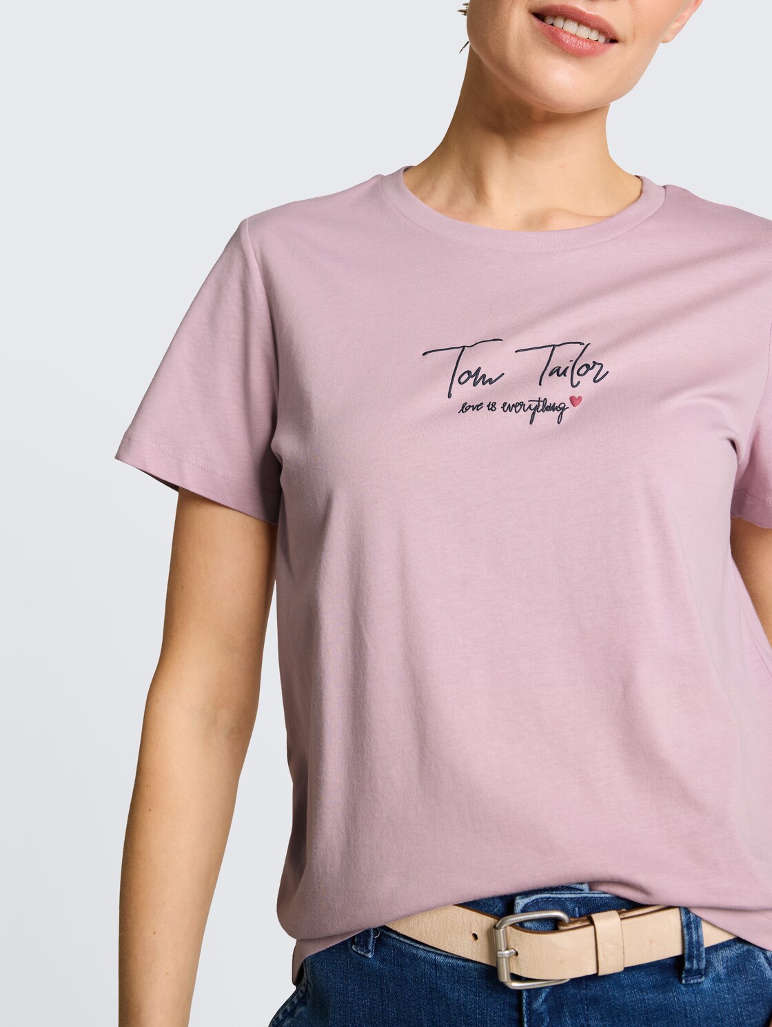 T-Shirt mit Logo-Print - light elderberry - Detail-Model-Ansicht