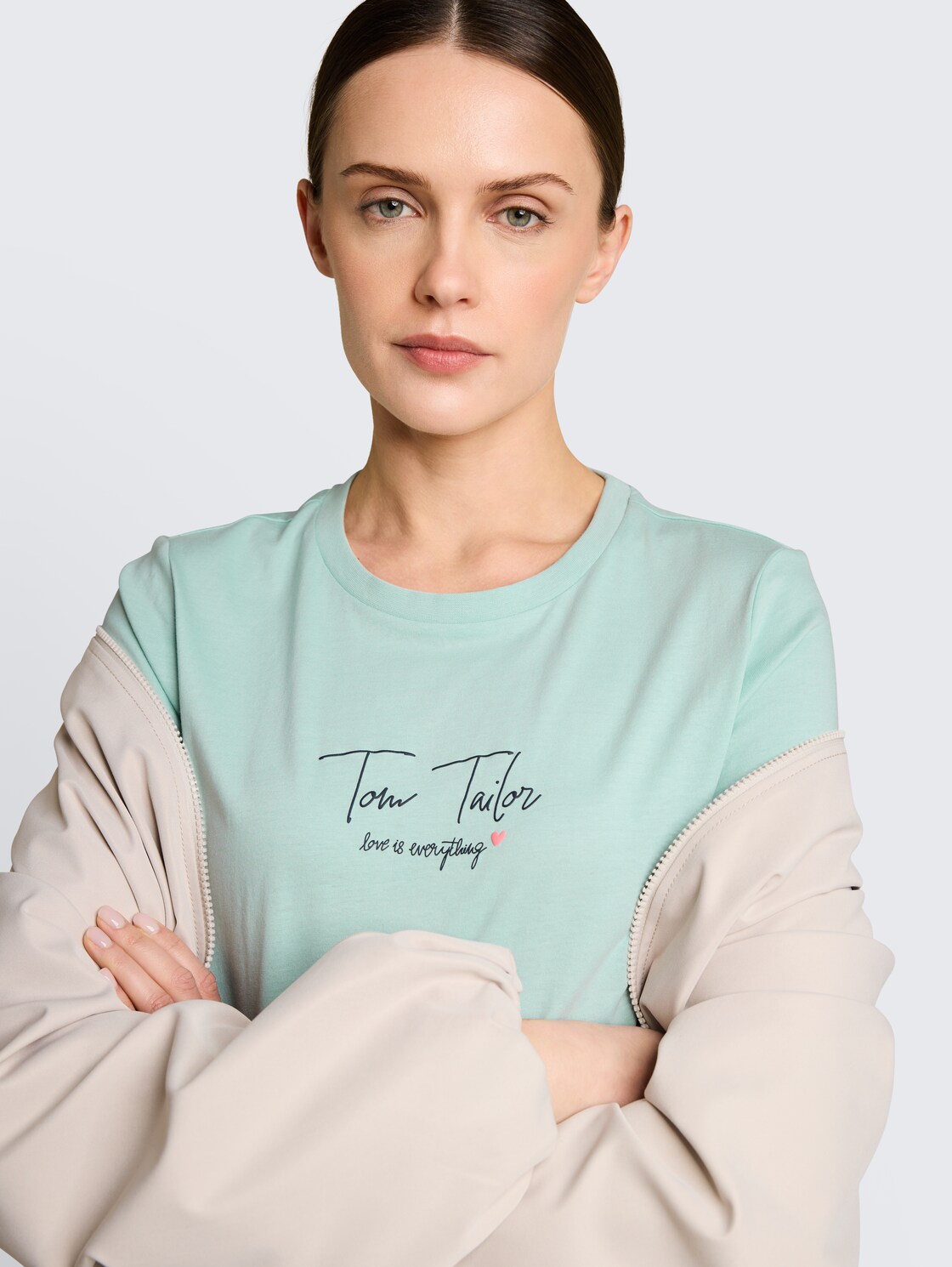 T-Shirt mit Logo-Print - blue haze - Detail-Model-Ansicht