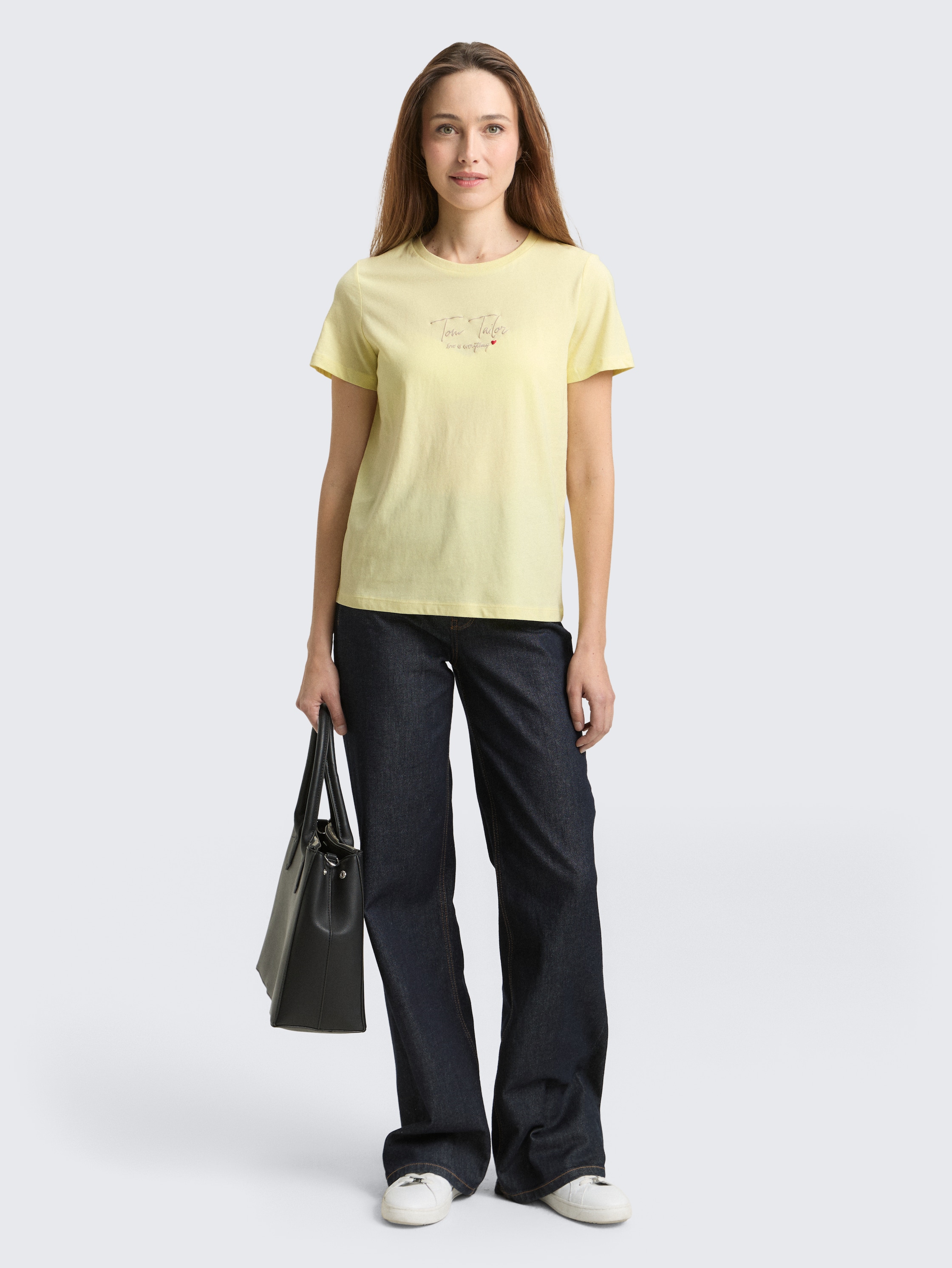 T-Shirt mit Logo-Print - soft lemon - Model-Vorderansicht