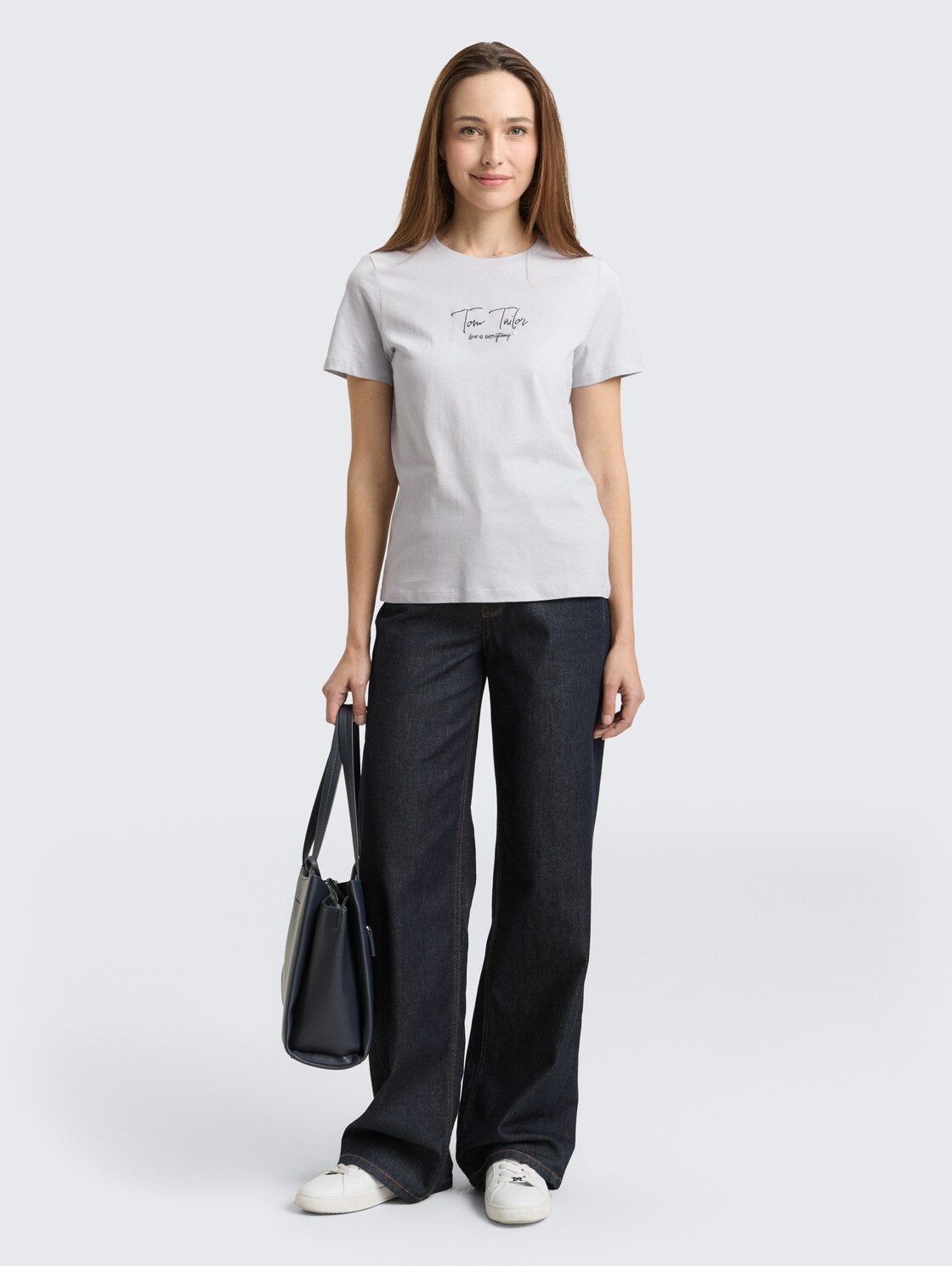 T-Shirt mit Logo-Print - soft dusty blue - Model-Vorderansicht