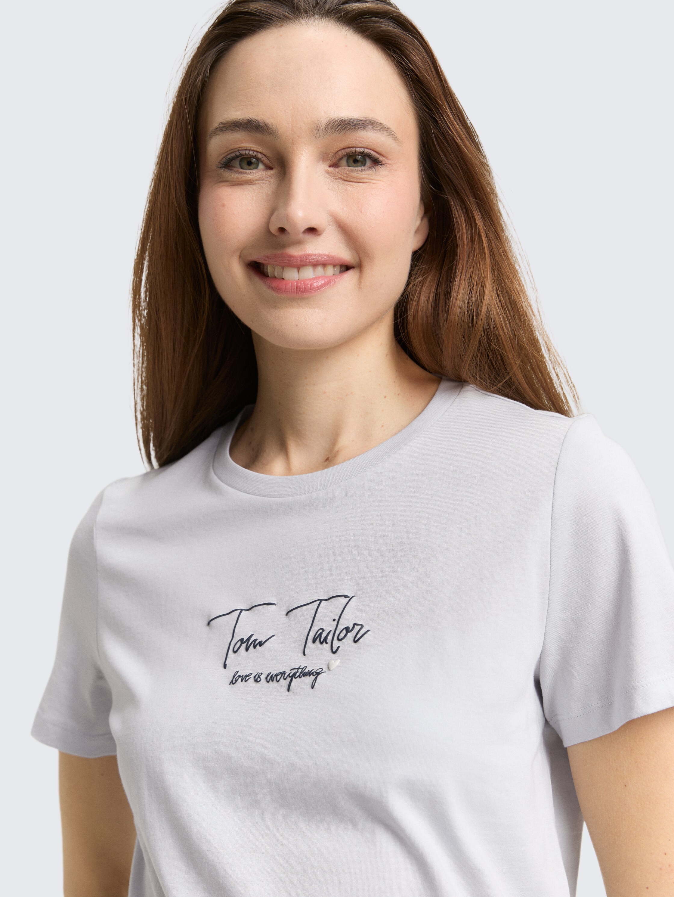 T-shirt met logo-print - soft dusty blue - Detailaanzicht model