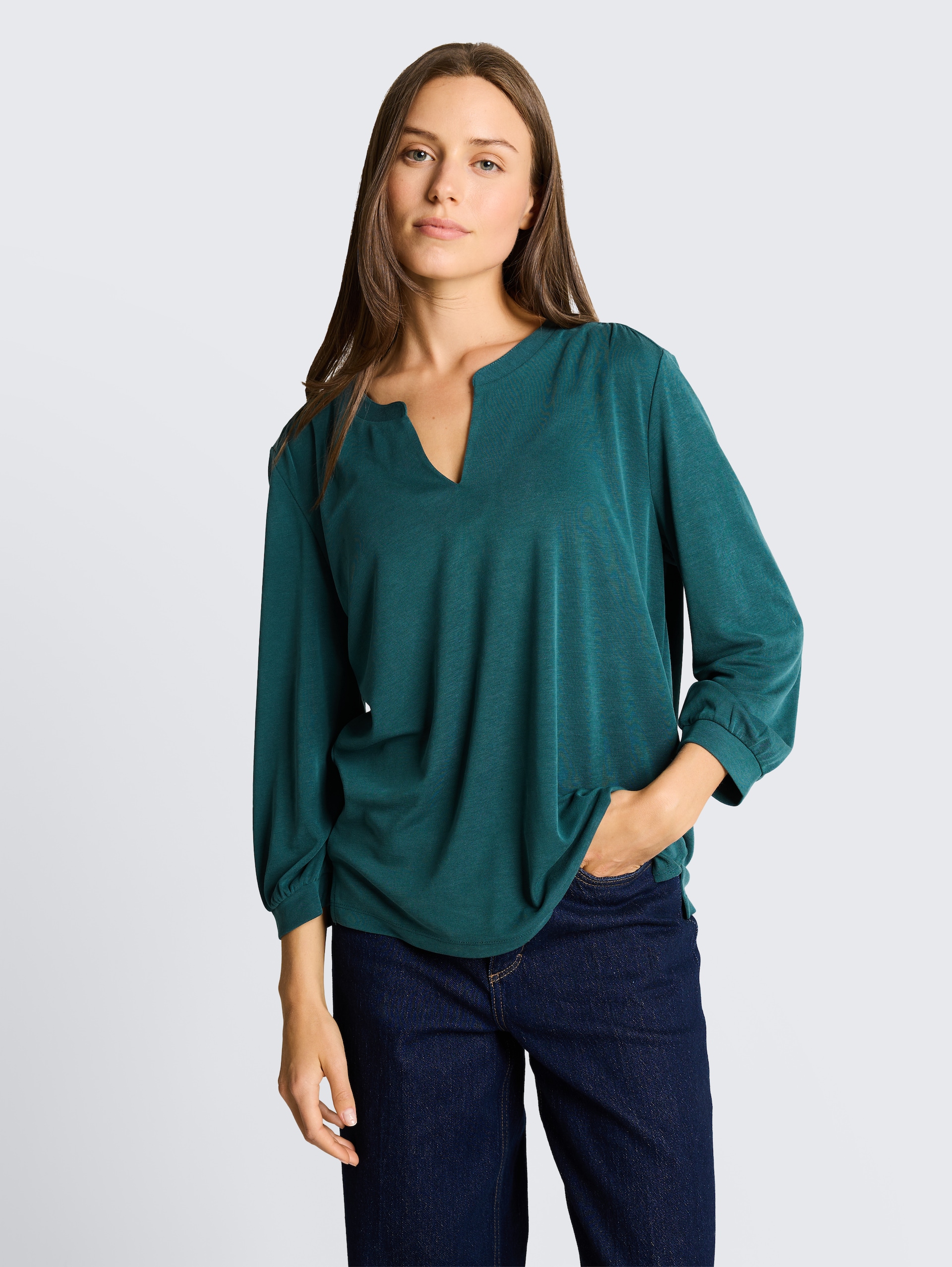 Langarmshirt mit Raffungen - Deep Meadow Green - Ausschnitt Model-Vorderansicht