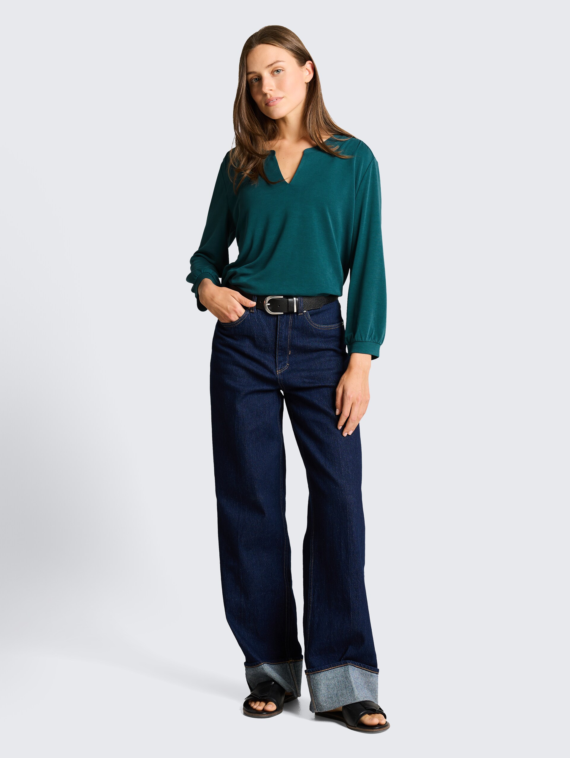 Langarmshirt mit Raffungen - Deep Meadow Green - Model-Vorderansicht