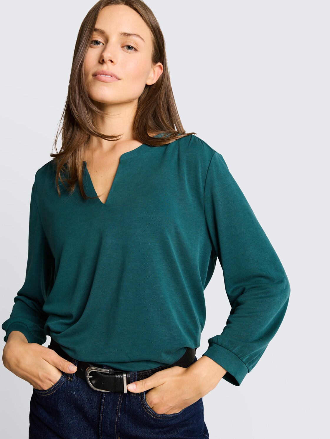 Langarmshirt mit Raffungen - Deep Meadow Green - Detail-Model-Ansicht