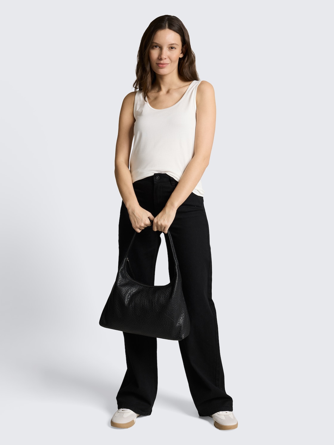 Slim Fit Top mit Rundhalsausschnitt - Whisper White - Model-Vorderansicht