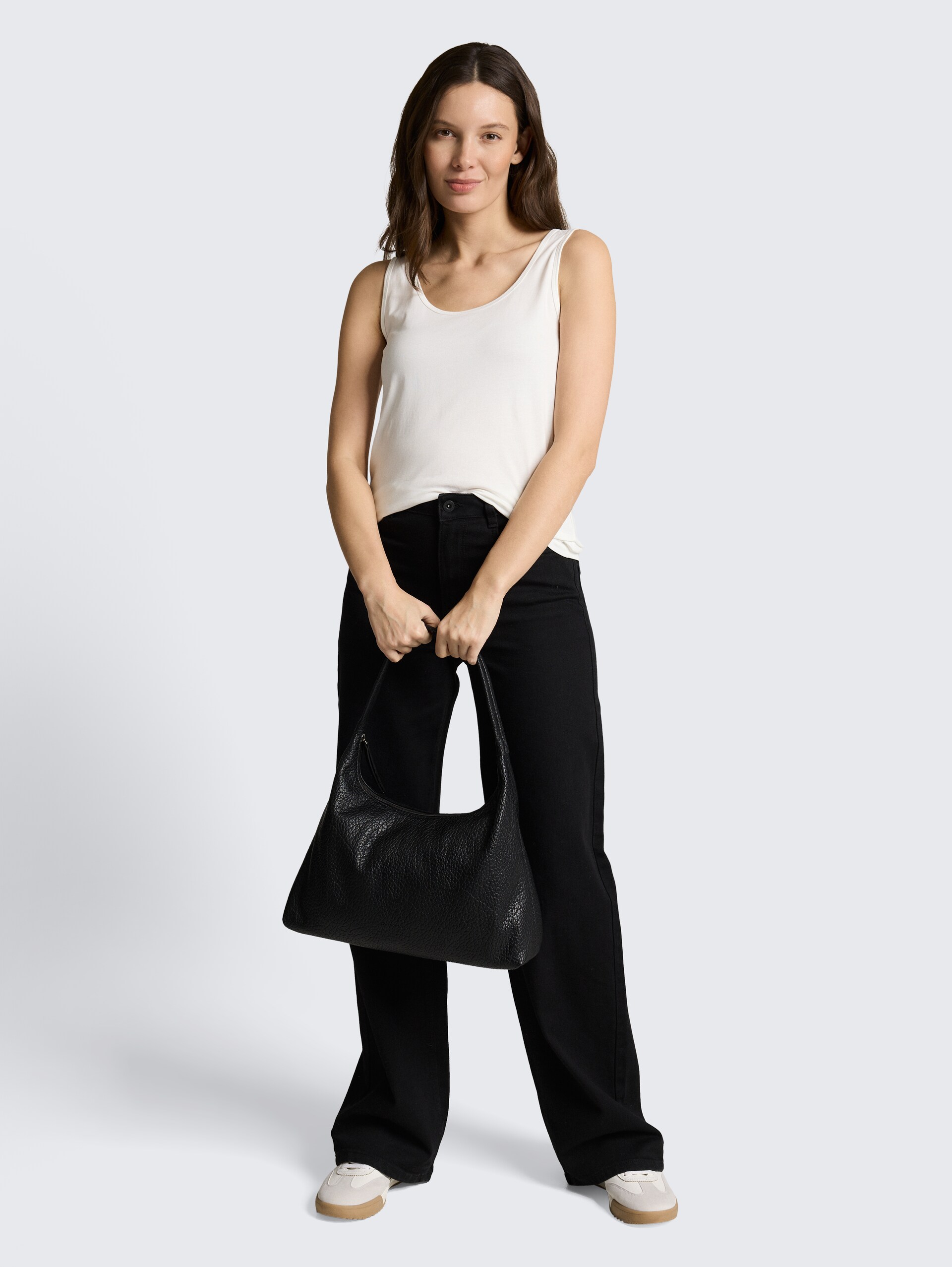 Slim Fit Top mit Rundhalsausschnitt - Whisper White - Model-Vorderansicht